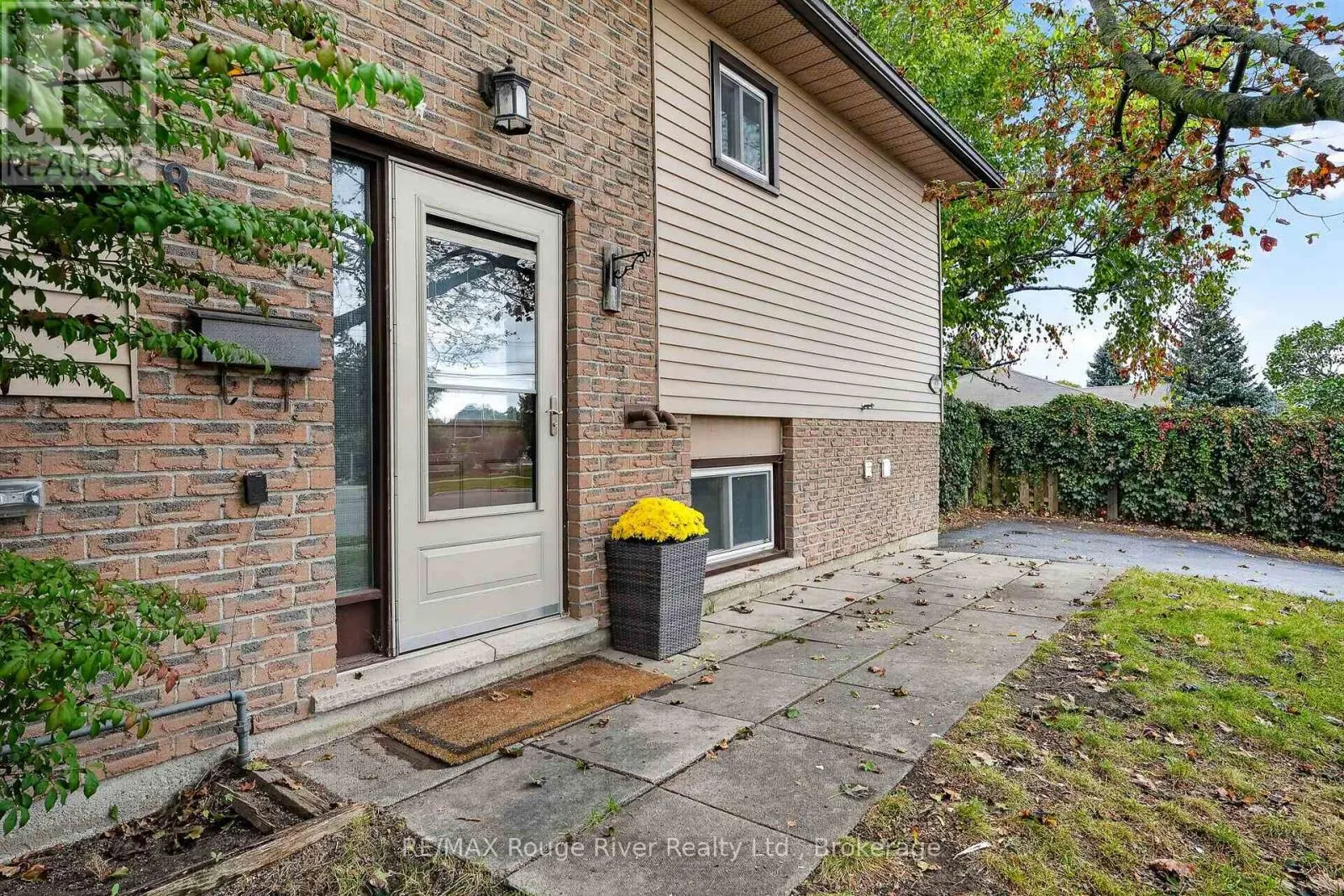 830 EWING COURT