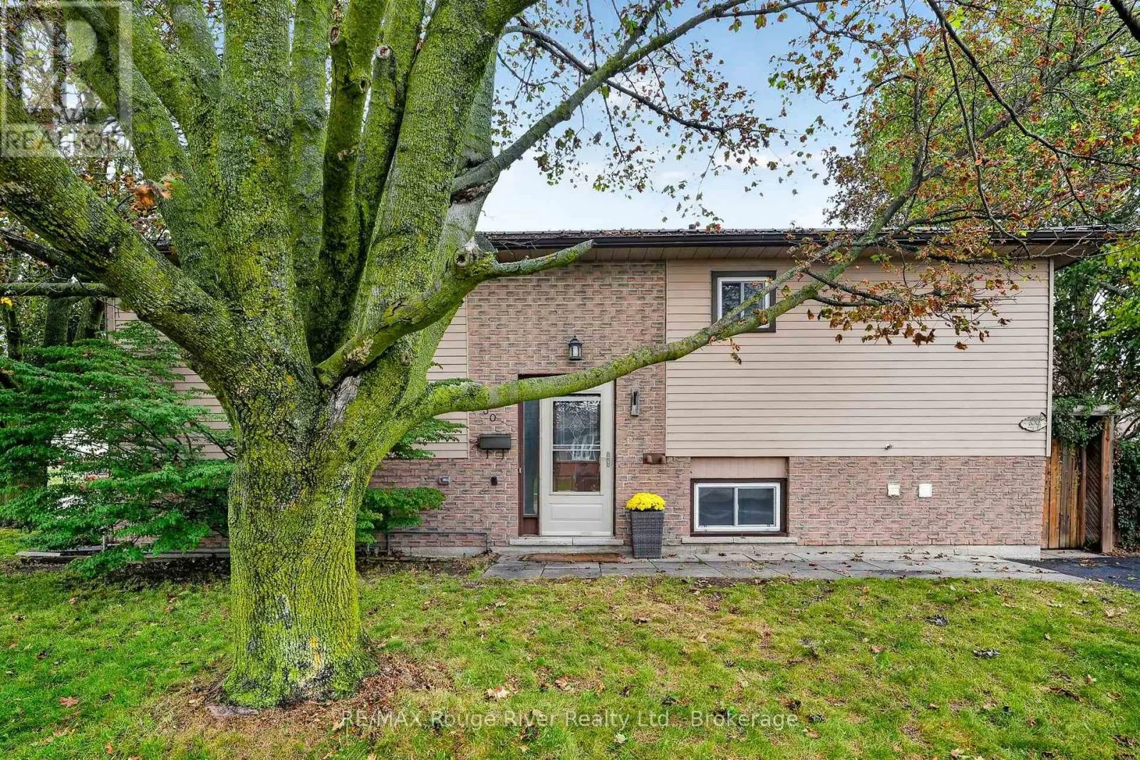 830 EWING COURT