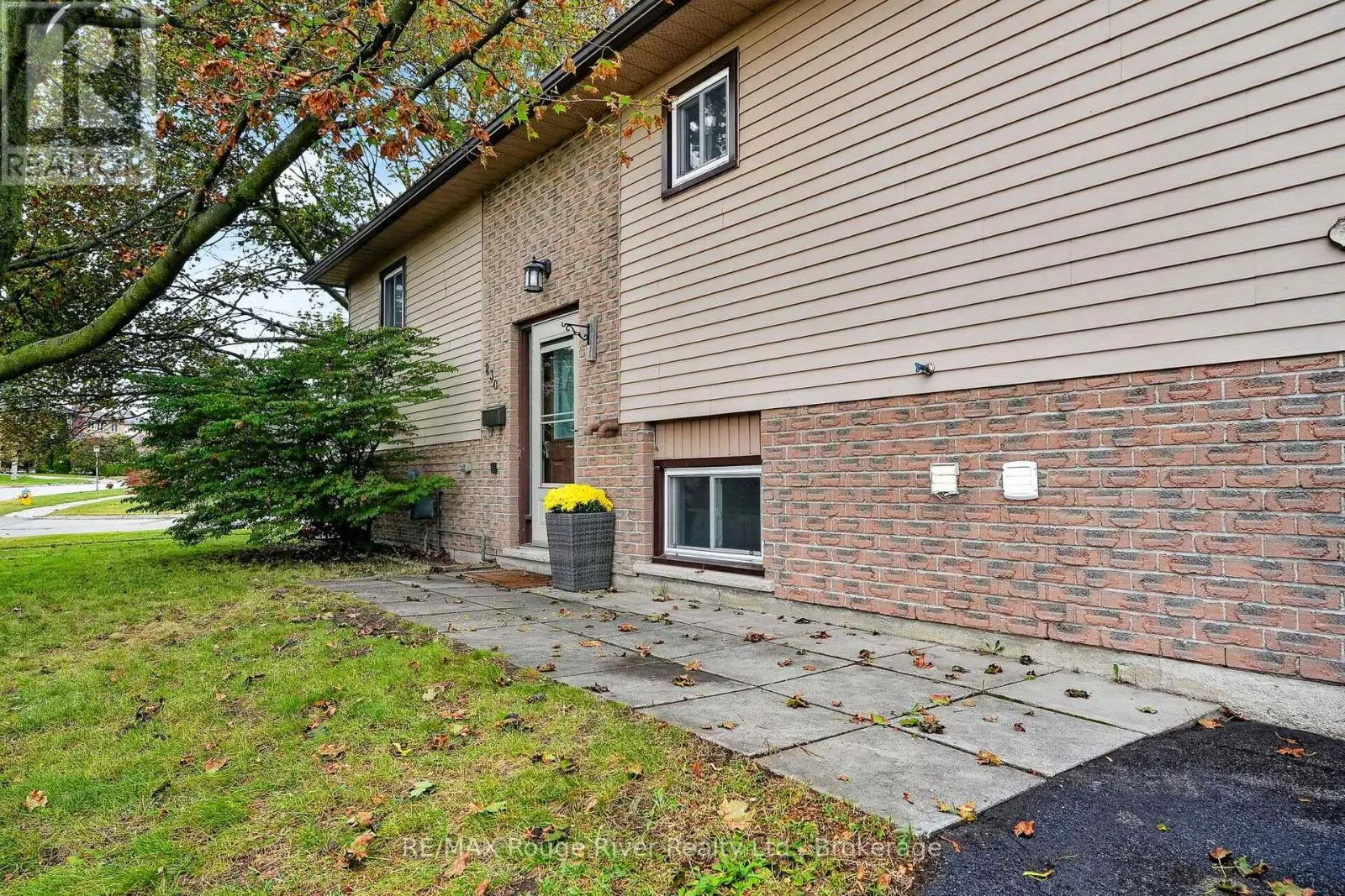 830 EWING COURT