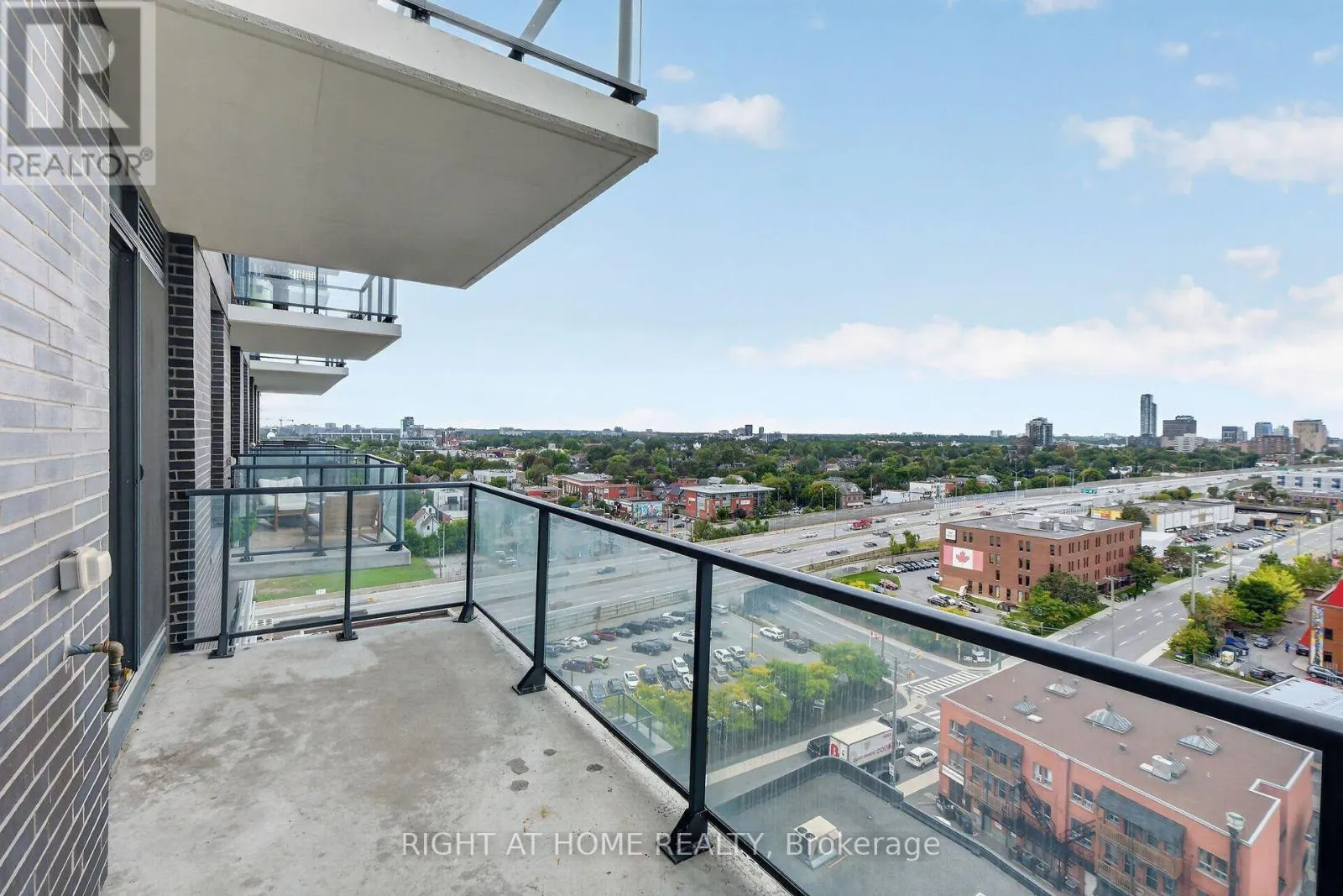 1106 - 203 CATHERINE STREET
