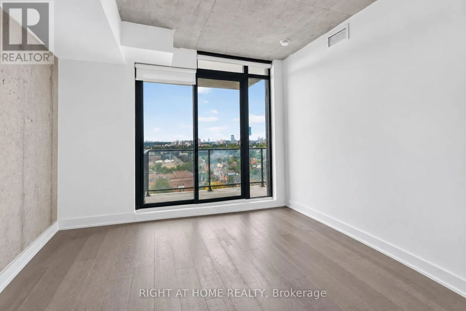 1106 - 203 CATHERINE STREET