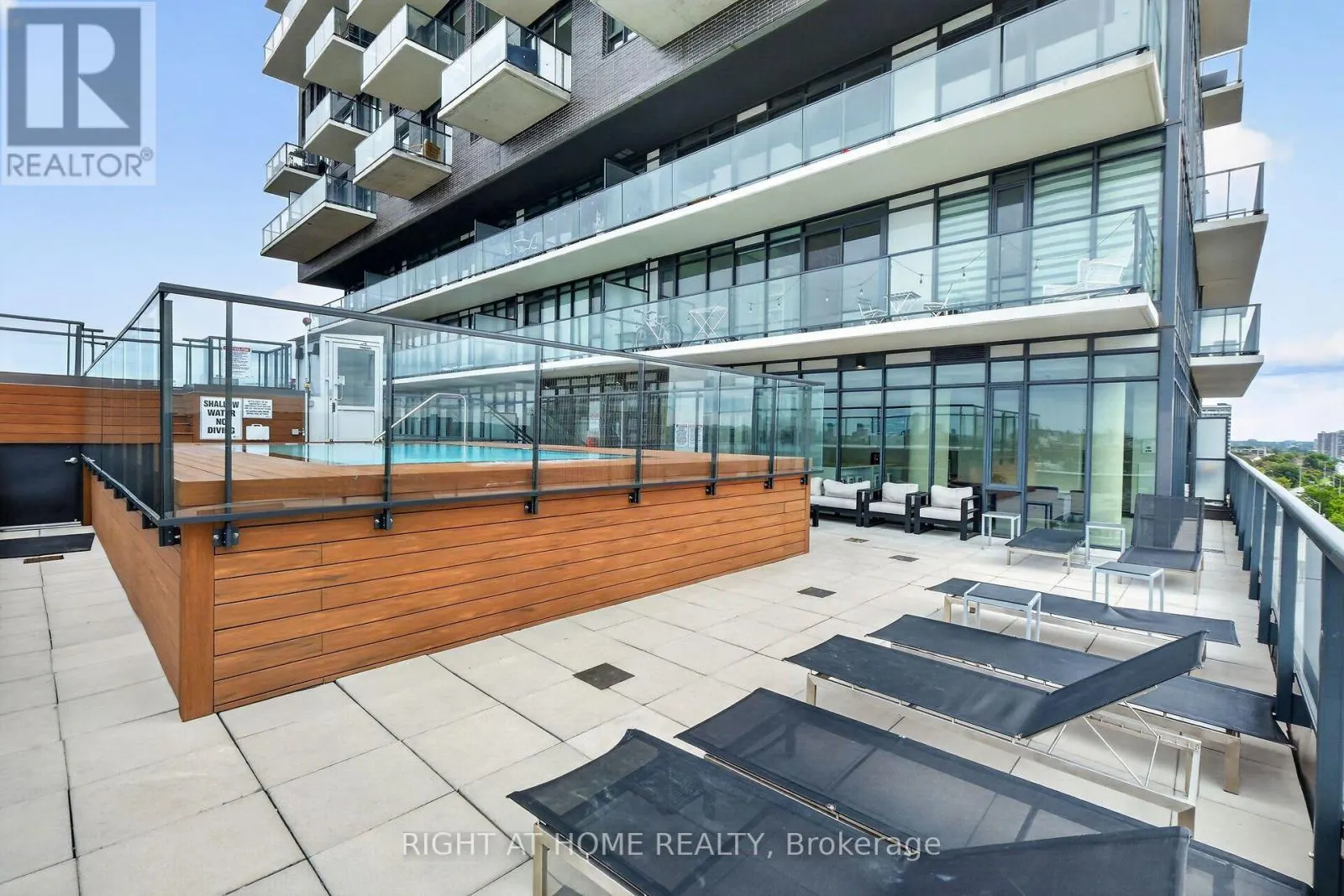 1106 - 203 CATHERINE STREET