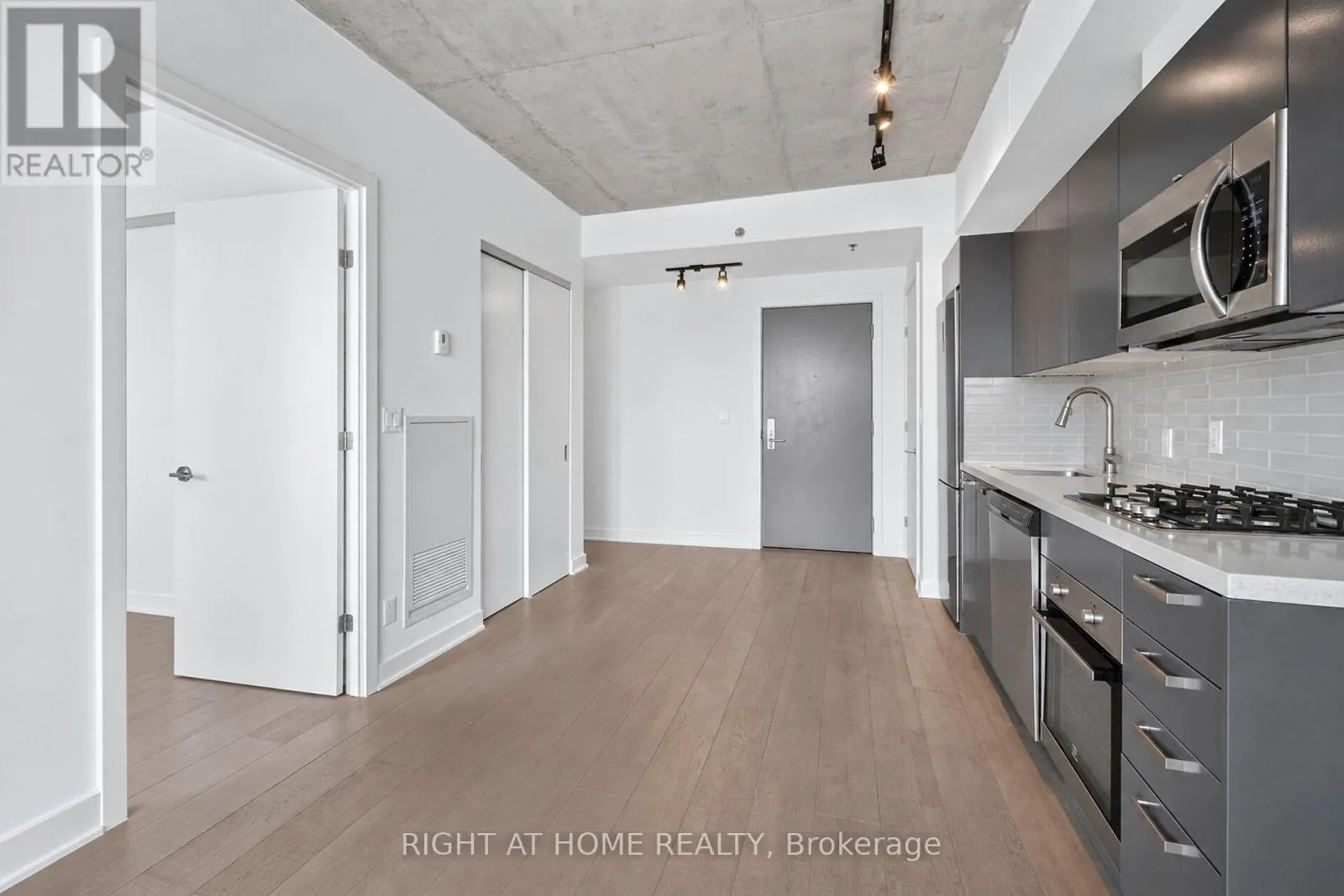 1106 - 203 CATHERINE STREET