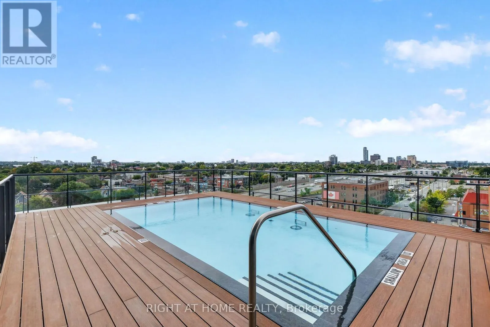 1106 - 203 CATHERINE STREET