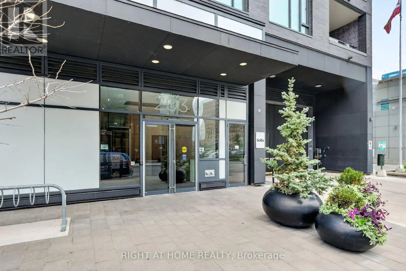 1106 - 203 CATHERINE STREET