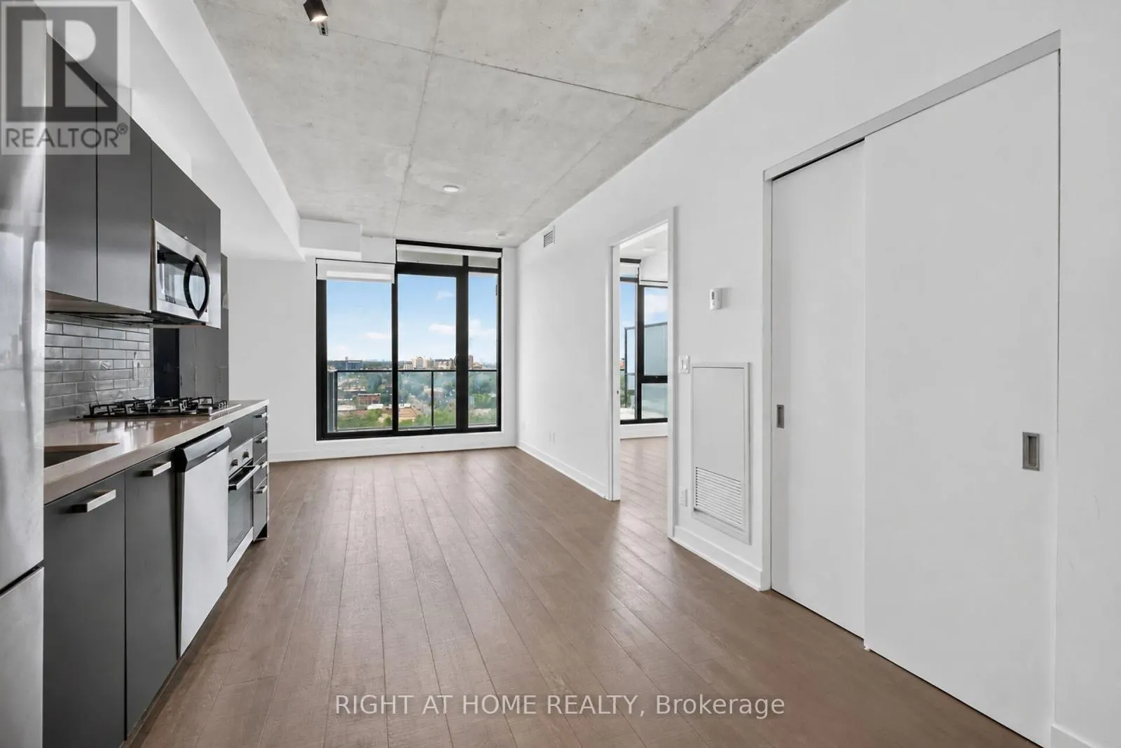 1106 - 203 CATHERINE STREET