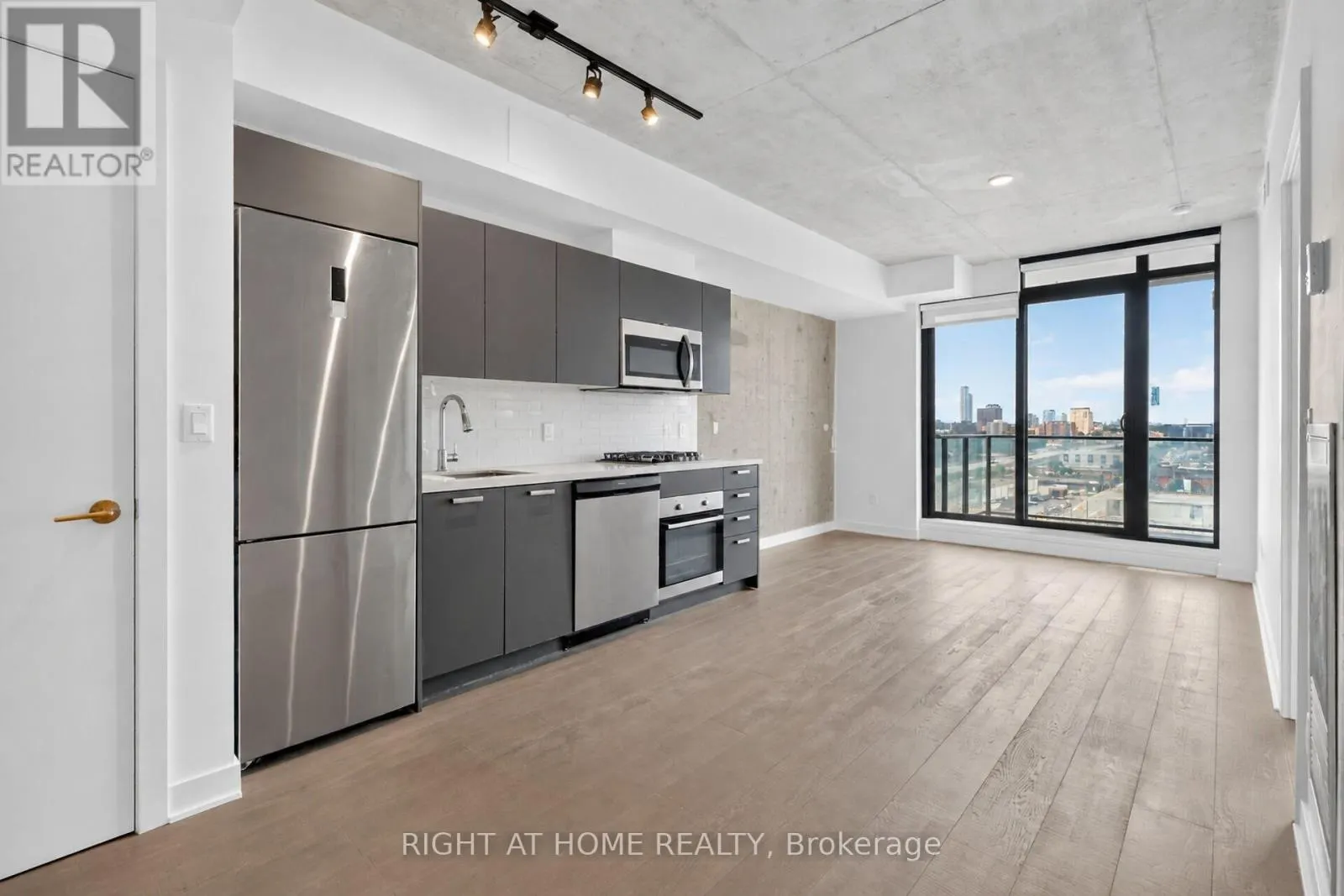 1106 - 203 CATHERINE STREET