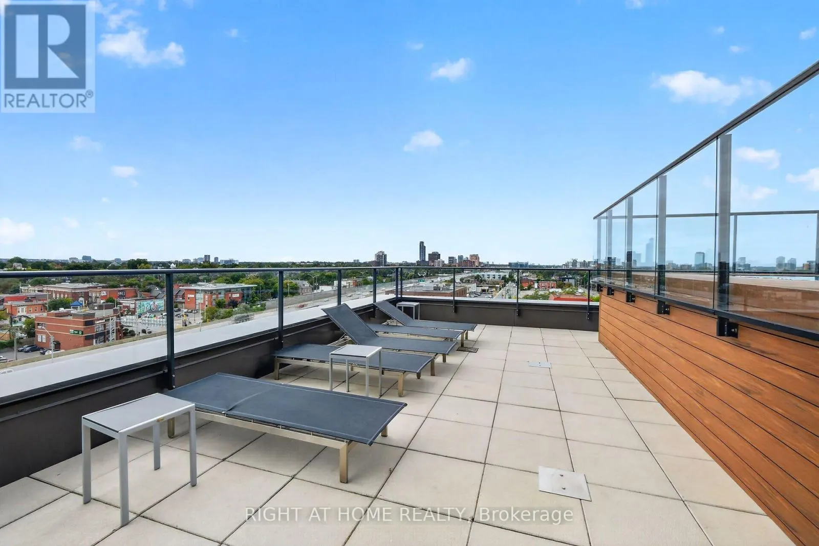 1106 - 203 CATHERINE STREET