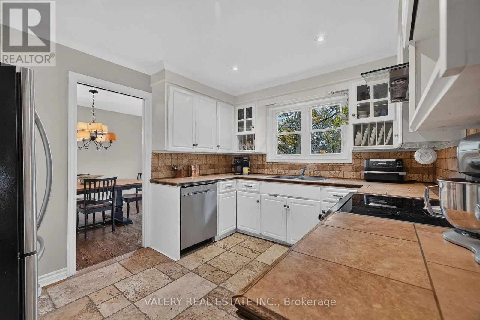 325 COLERIDGE DRIVE