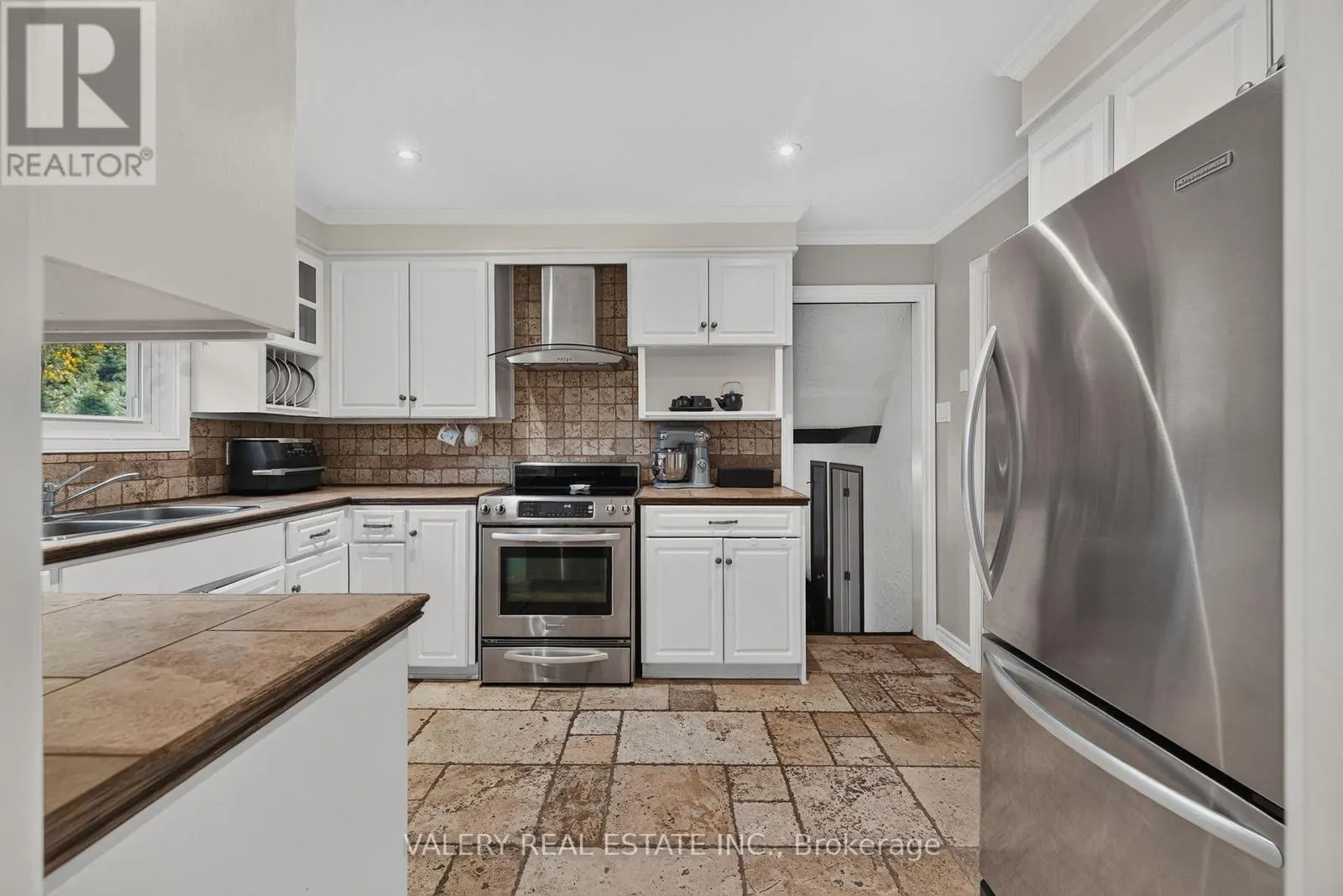 325 COLERIDGE DRIVE