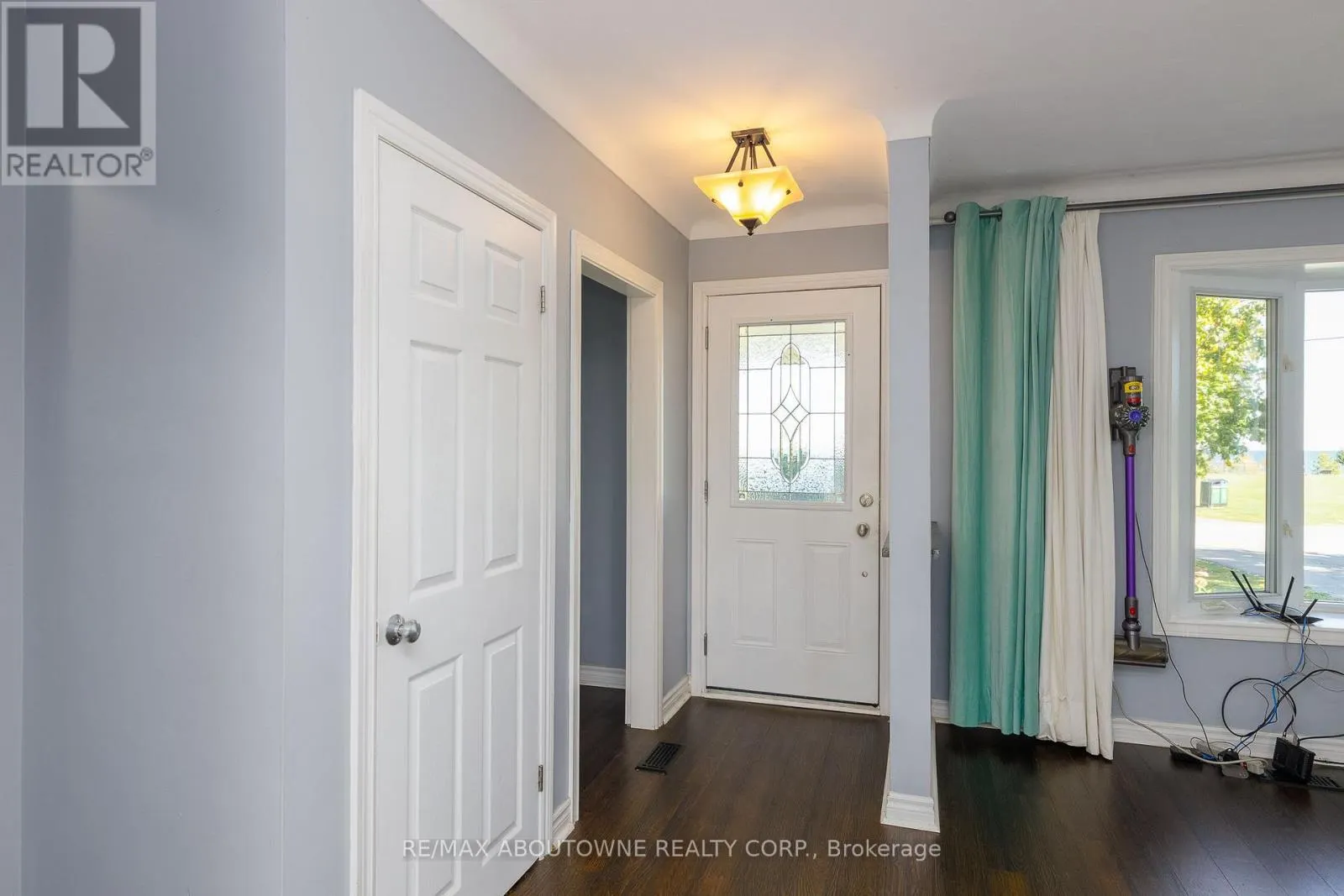 UPPER - 71 LAKESIDE DRIVE