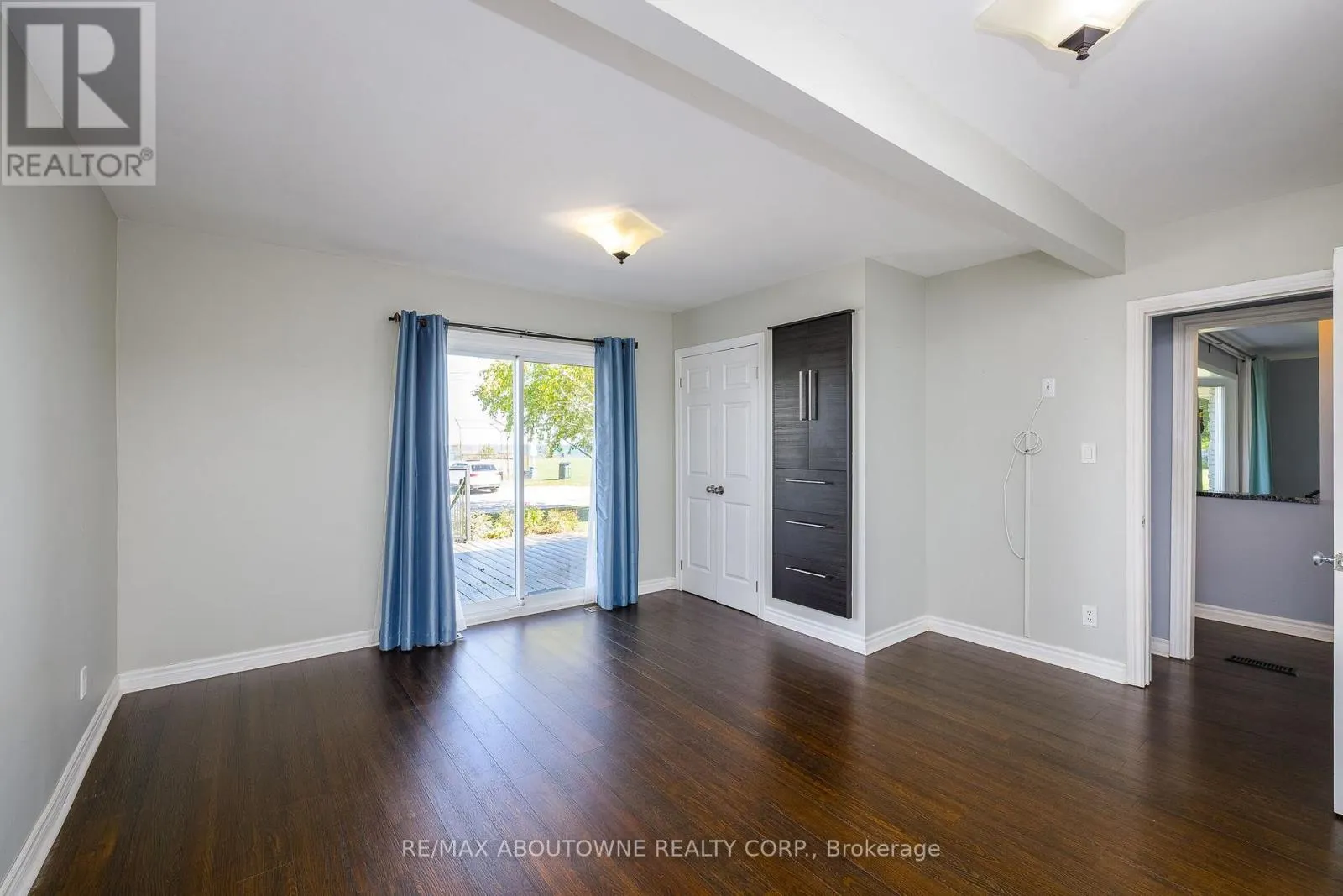 UPPER - 71 LAKESIDE DRIVE