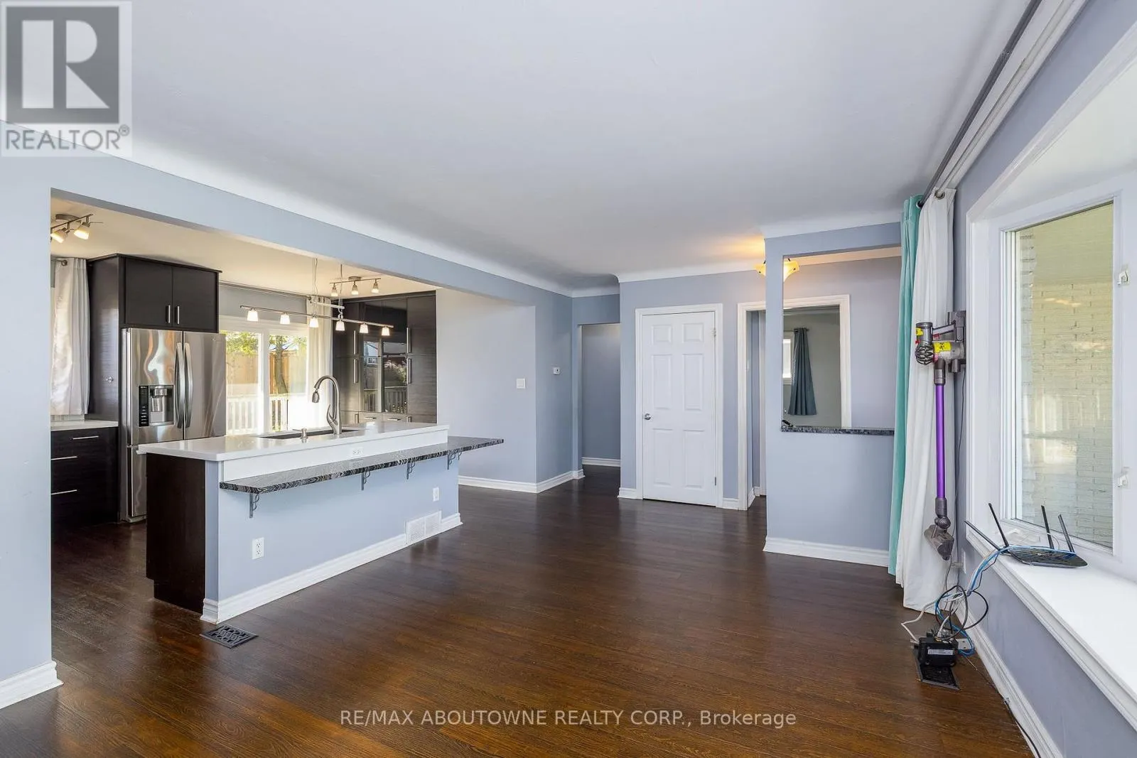 UPPER - 71 LAKESIDE DRIVE