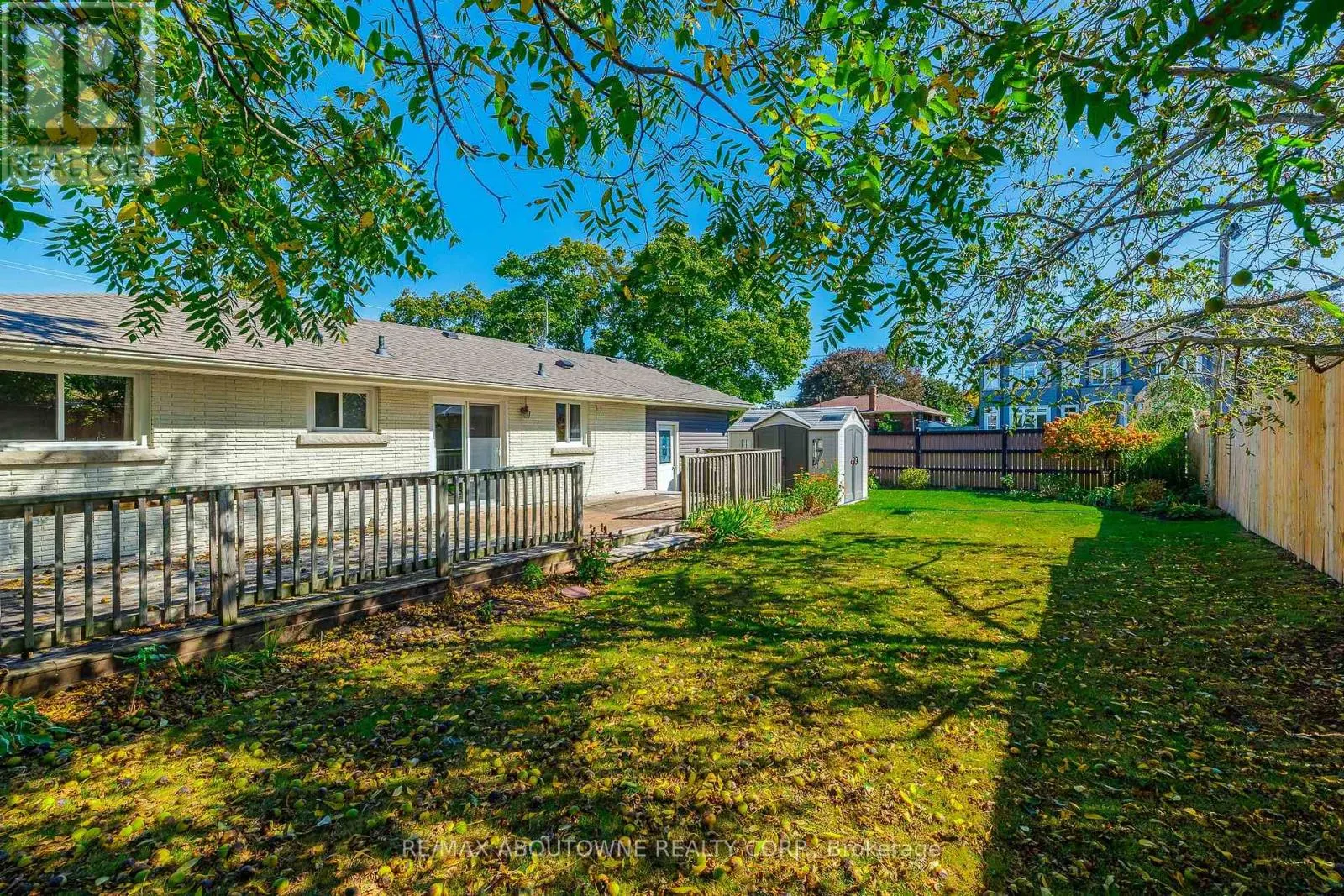 UPPER - 71 LAKESIDE DRIVE