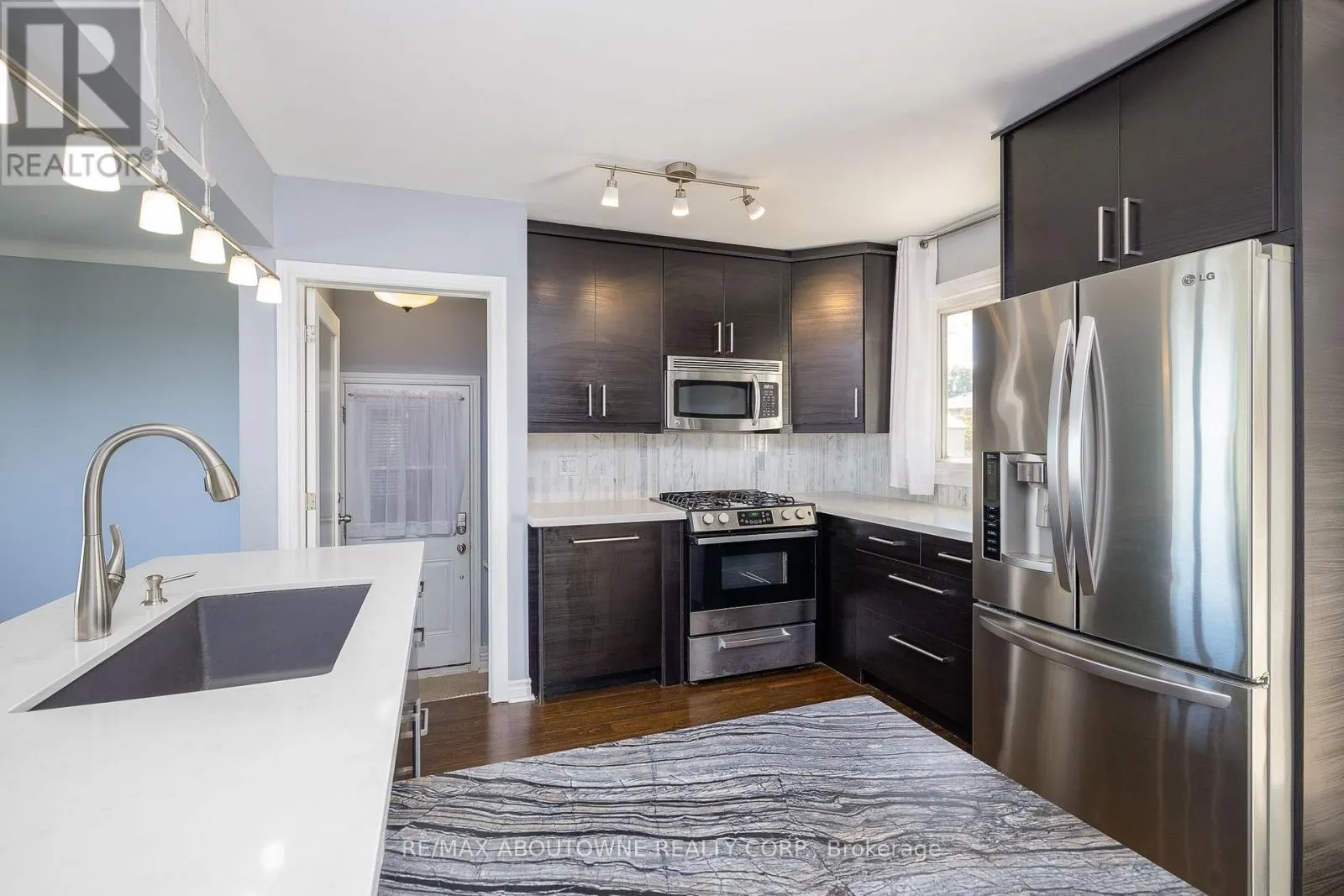 UPPER - 71 LAKESIDE DRIVE