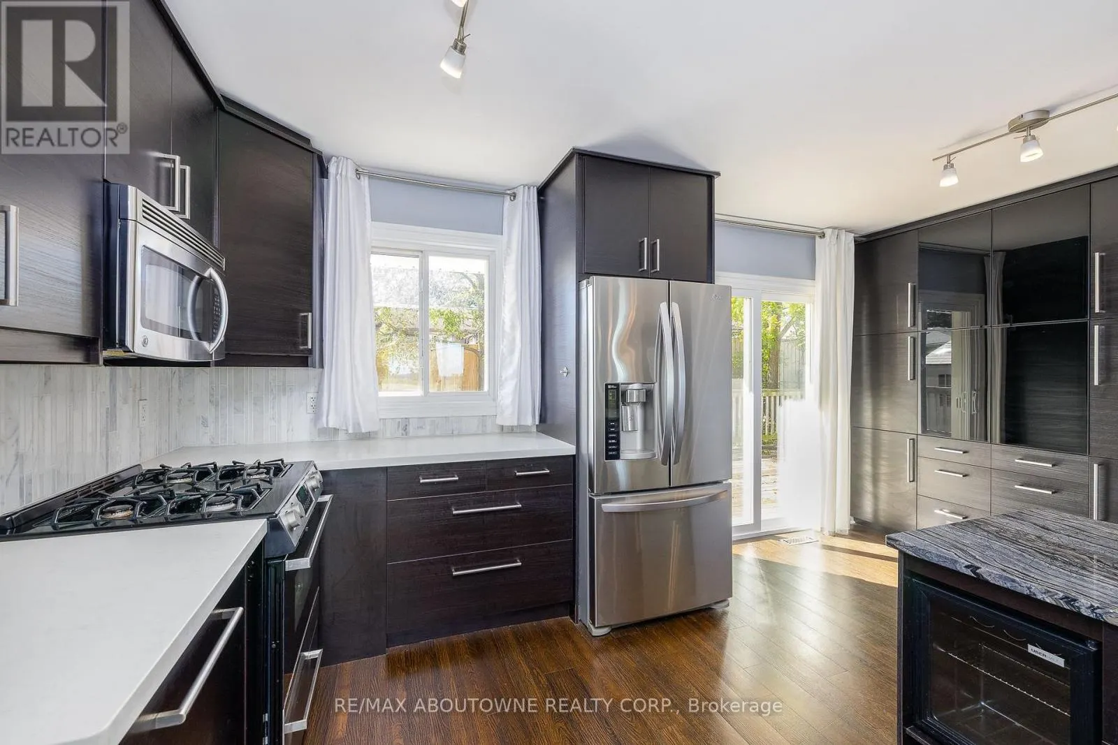 UPPER - 71 LAKESIDE DRIVE