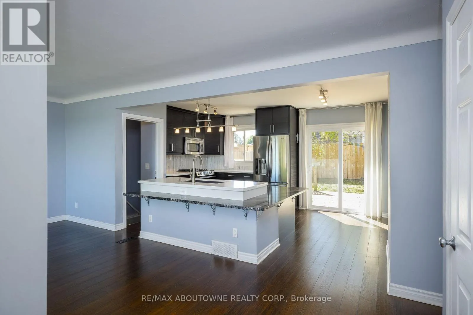 UPPER - 71 LAKESIDE DRIVE