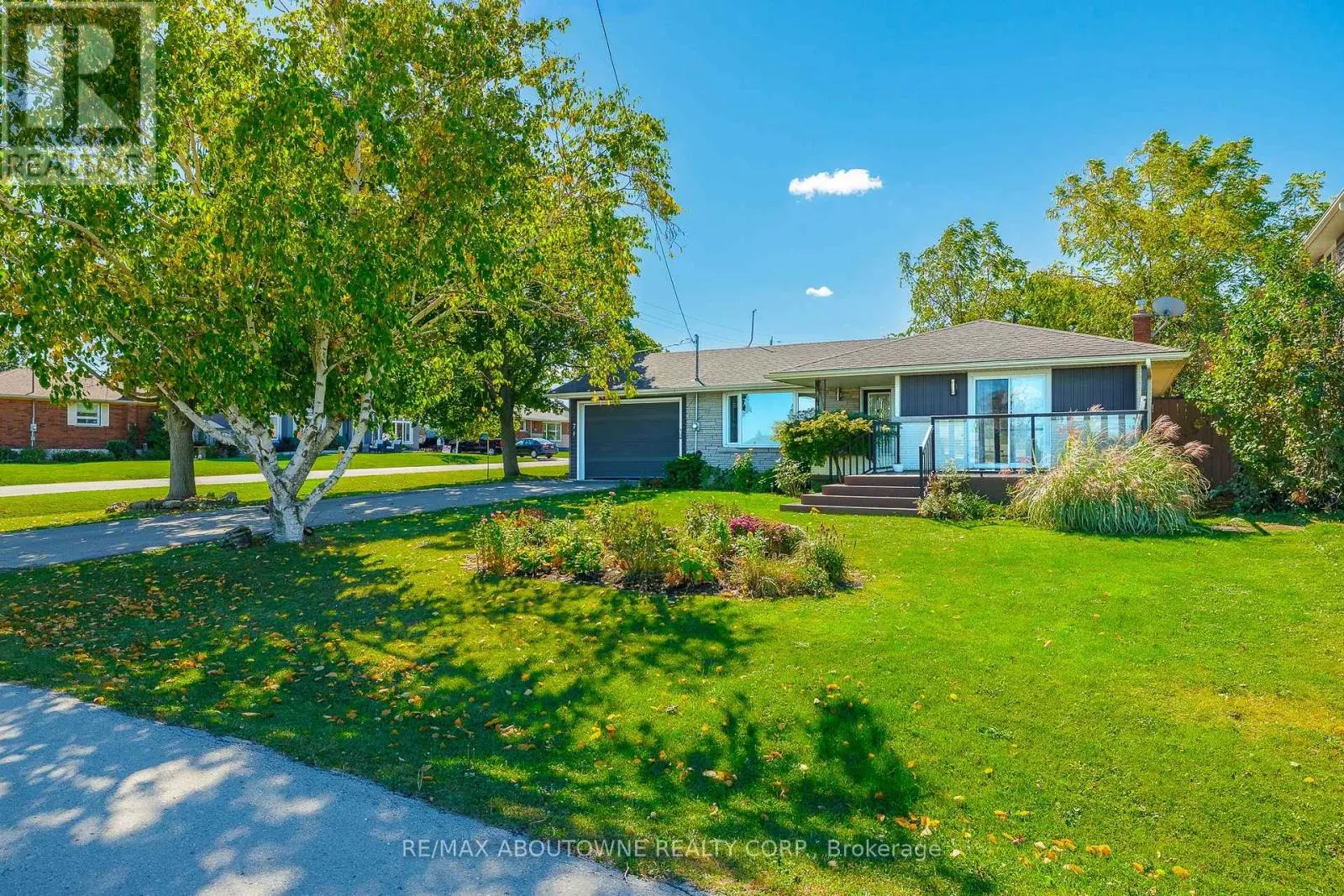 UPPER - 71 LAKESIDE DRIVE