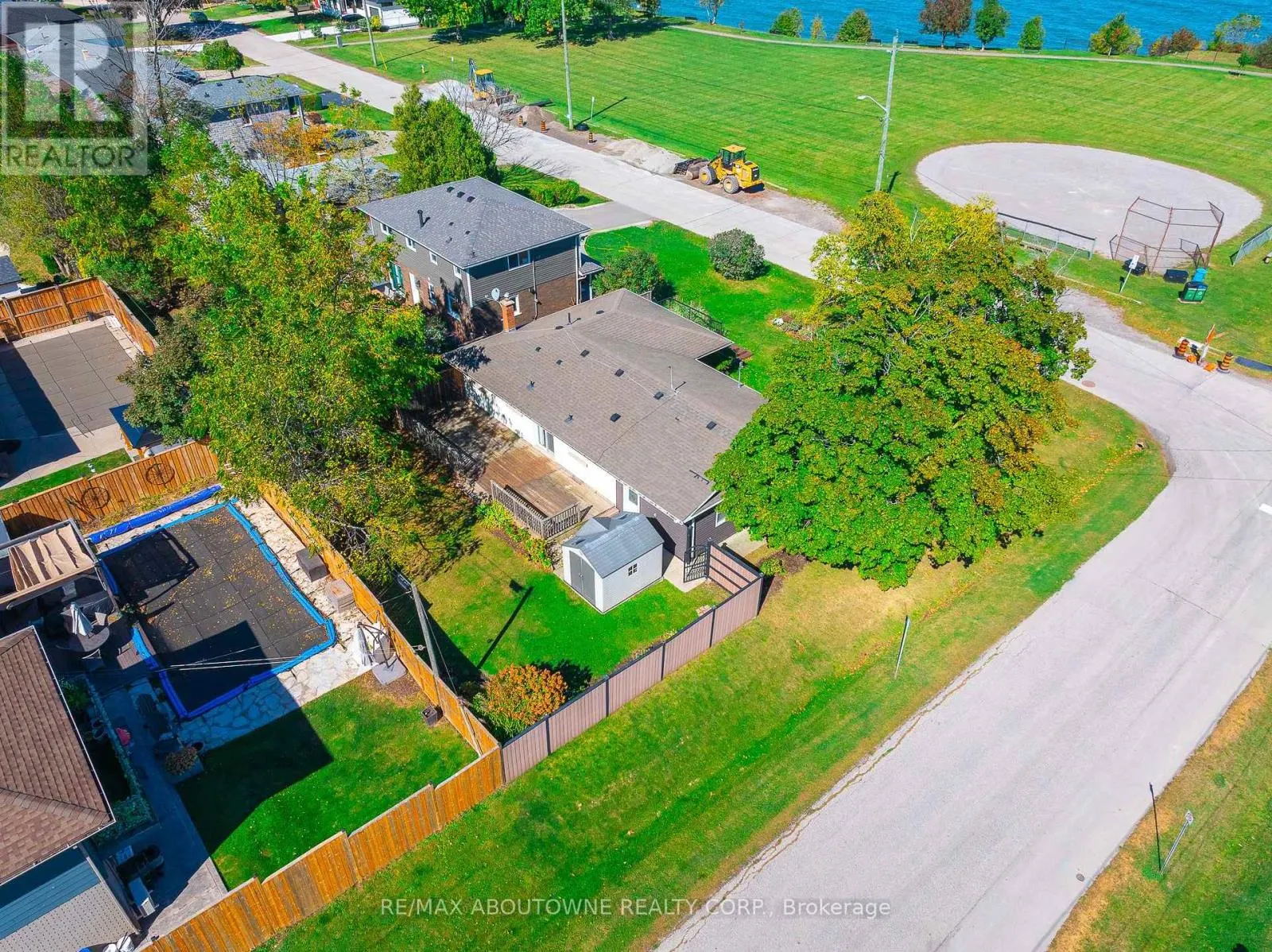 UPPER - 71 LAKESIDE DRIVE