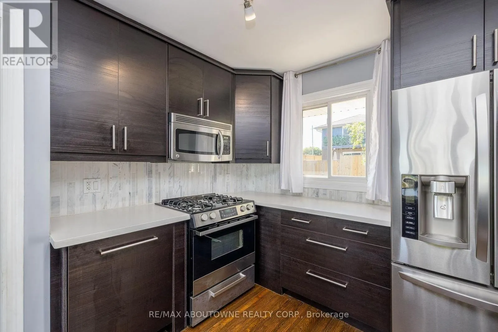 UPPER - 71 LAKESIDE DRIVE