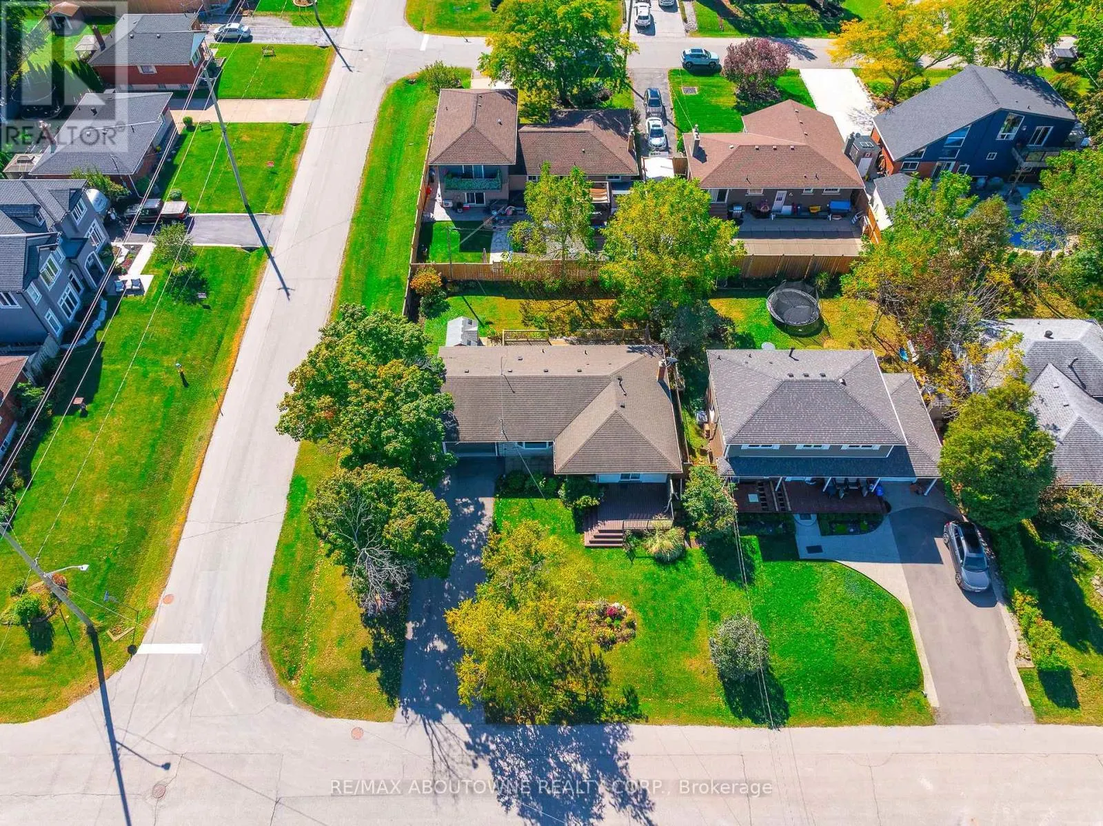 UPPER - 71 LAKESIDE DRIVE