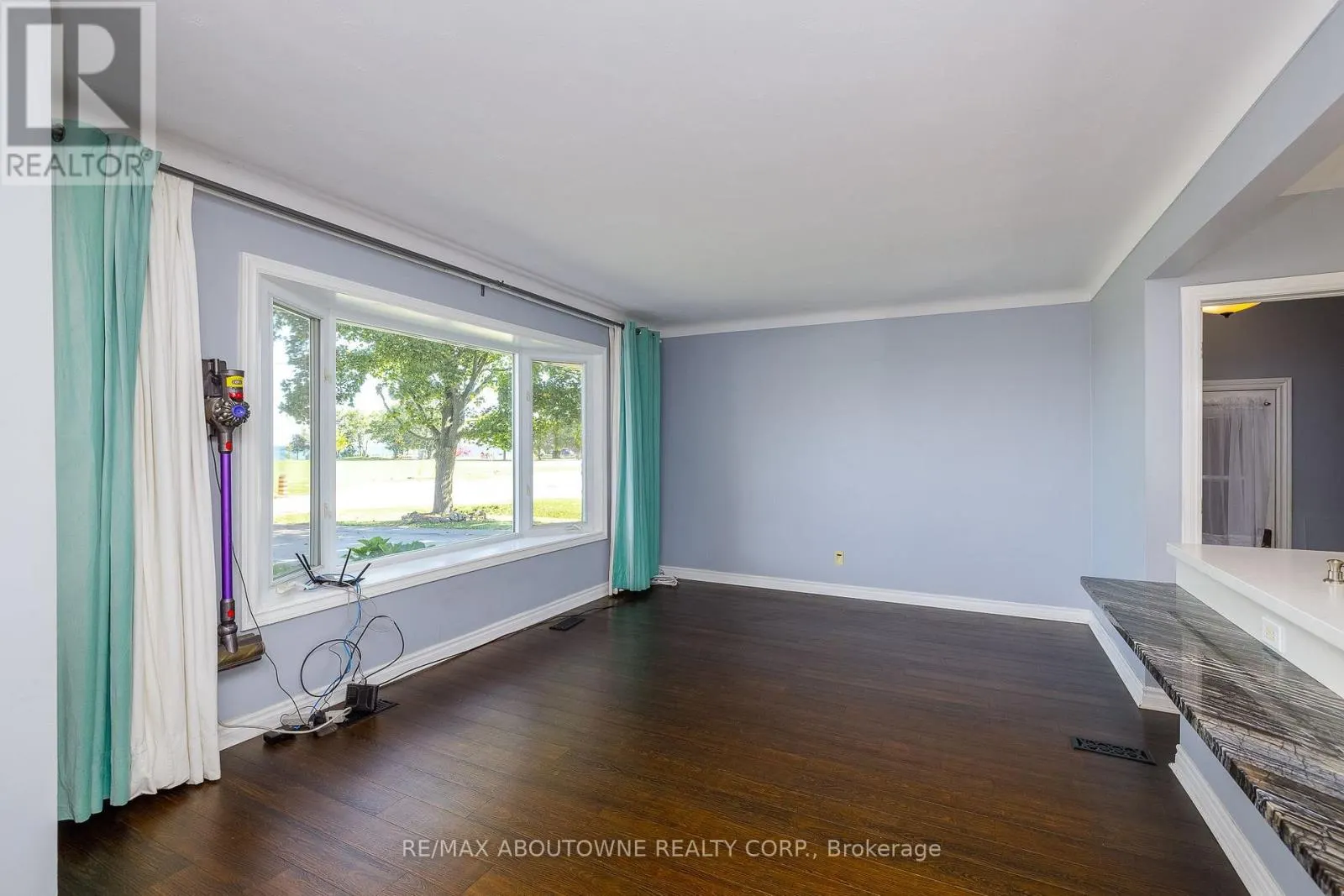 UPPER - 71 LAKESIDE DRIVE