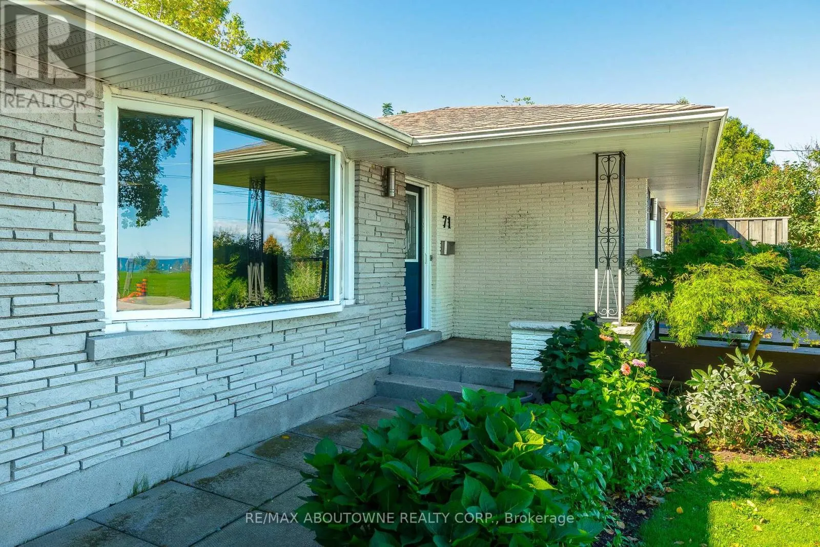 LOWER - 71 LAKESIDE DRIVE