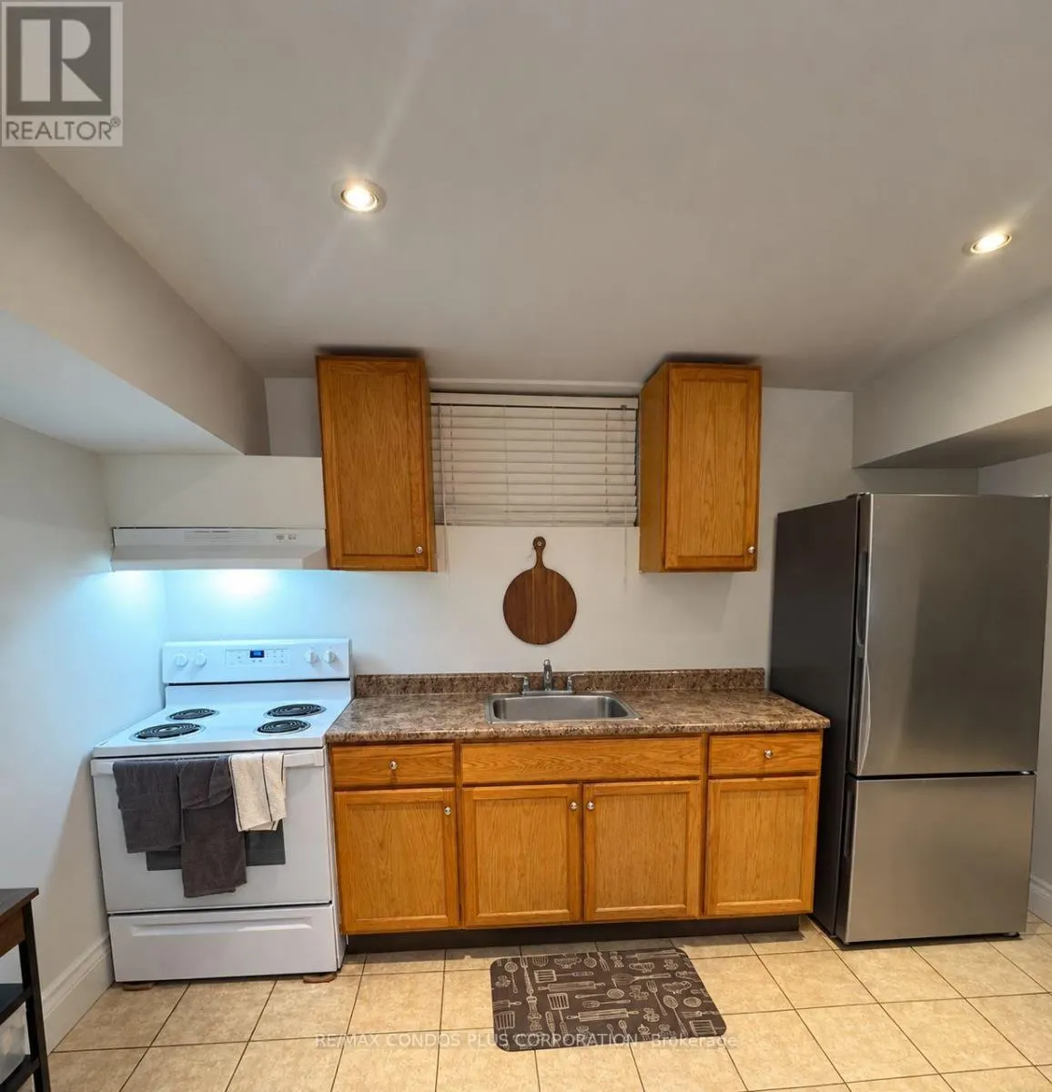 1B - 6070 DUNN STREET W