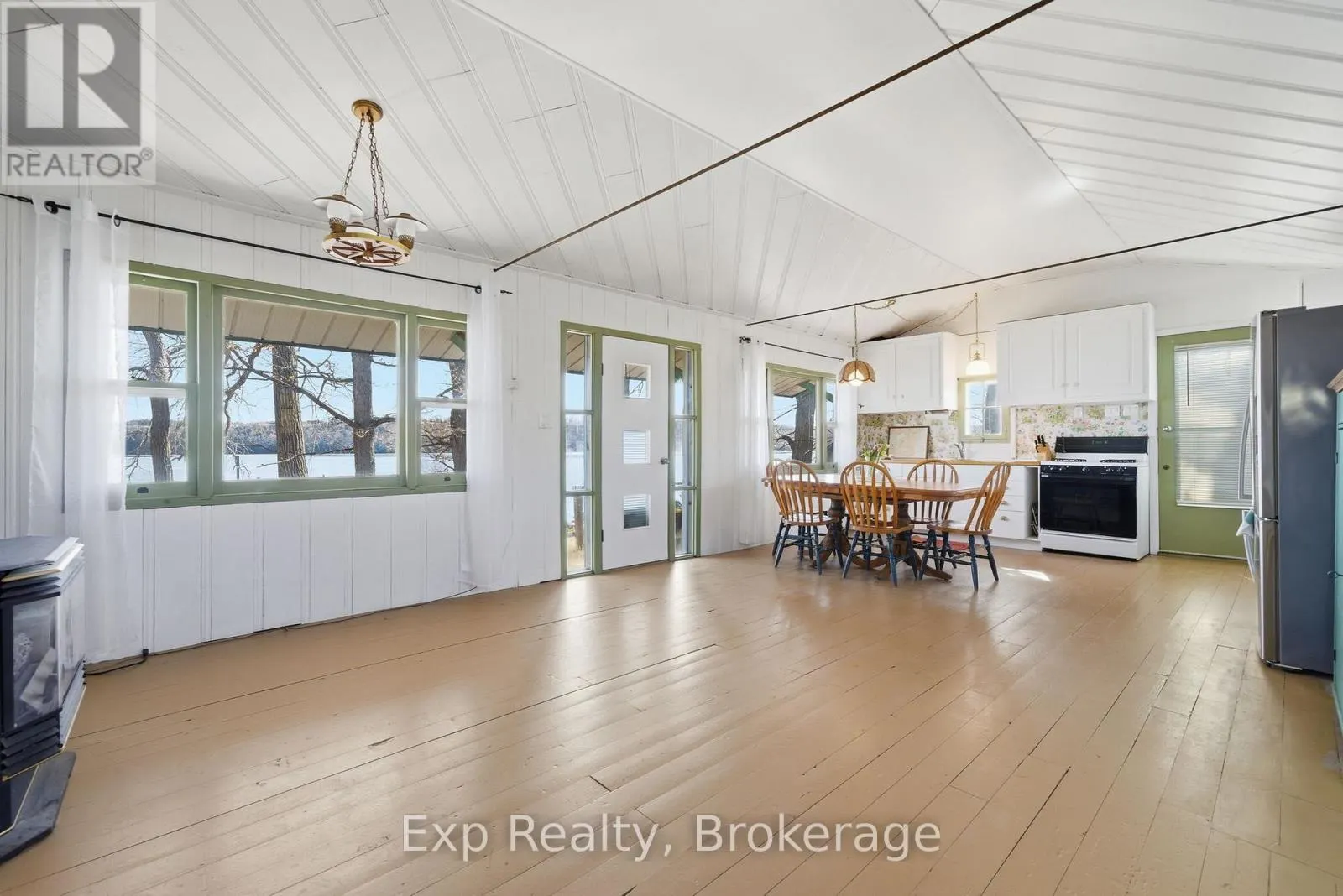 32 QUINTE VIEW ROAD