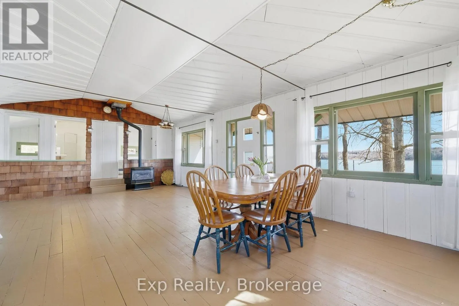 32 QUINTE VIEW ROAD