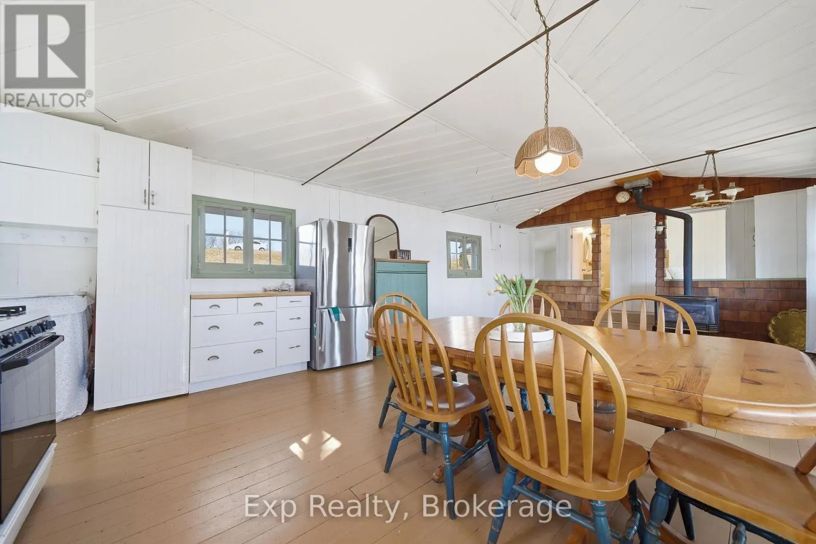 32 QUINTE VIEW ROAD