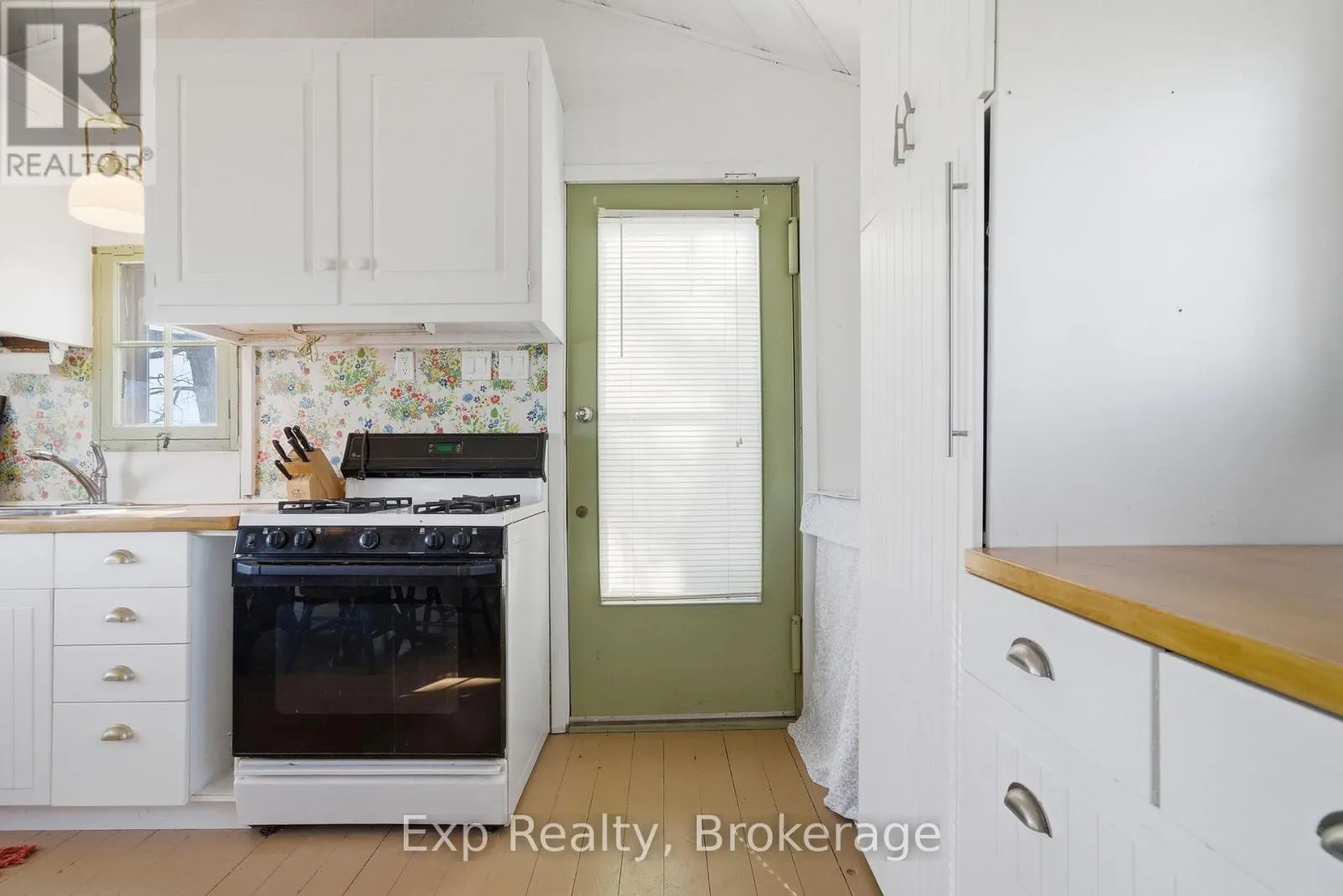 32 QUINTE VIEW ROAD