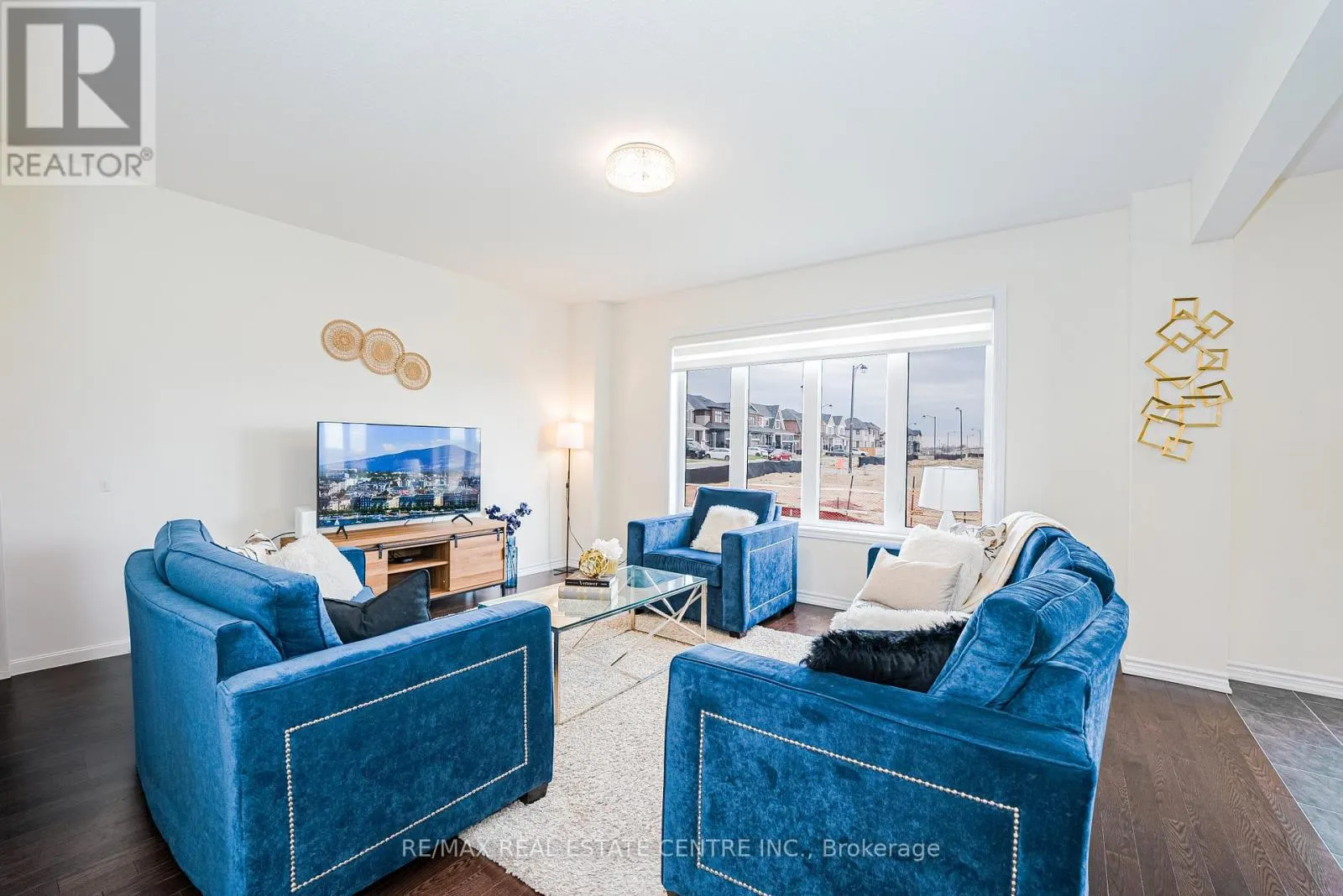 22 OAKTREE DRIVE