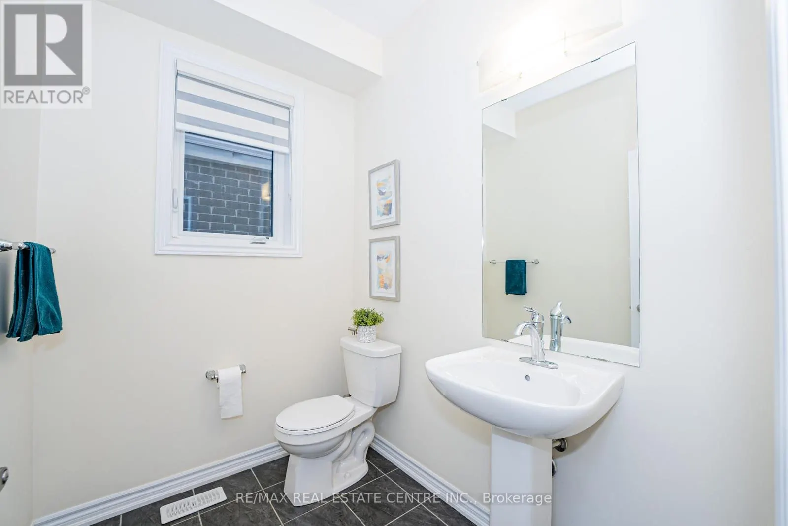 22 OAKTREE DRIVE