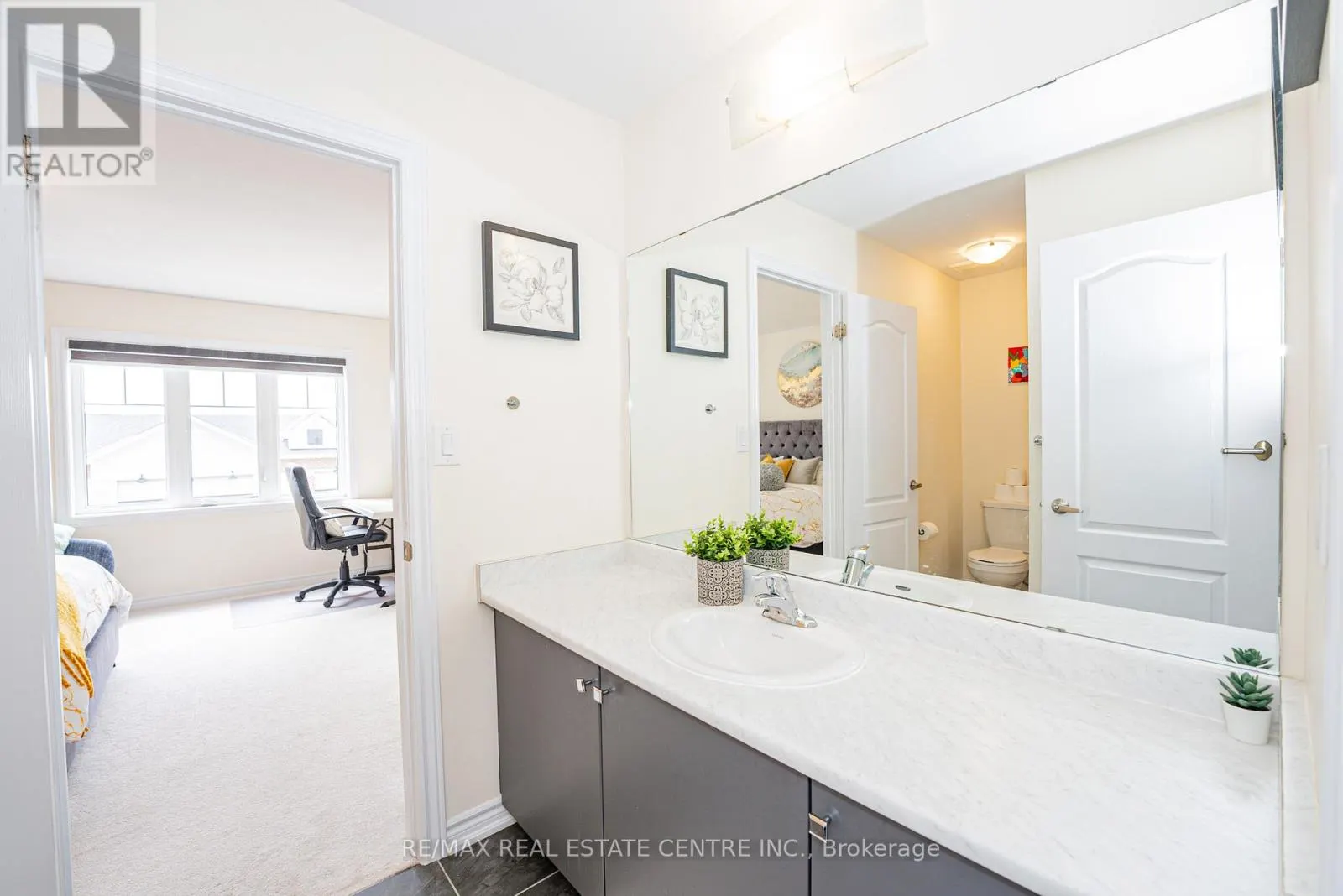 22 OAKTREE DRIVE