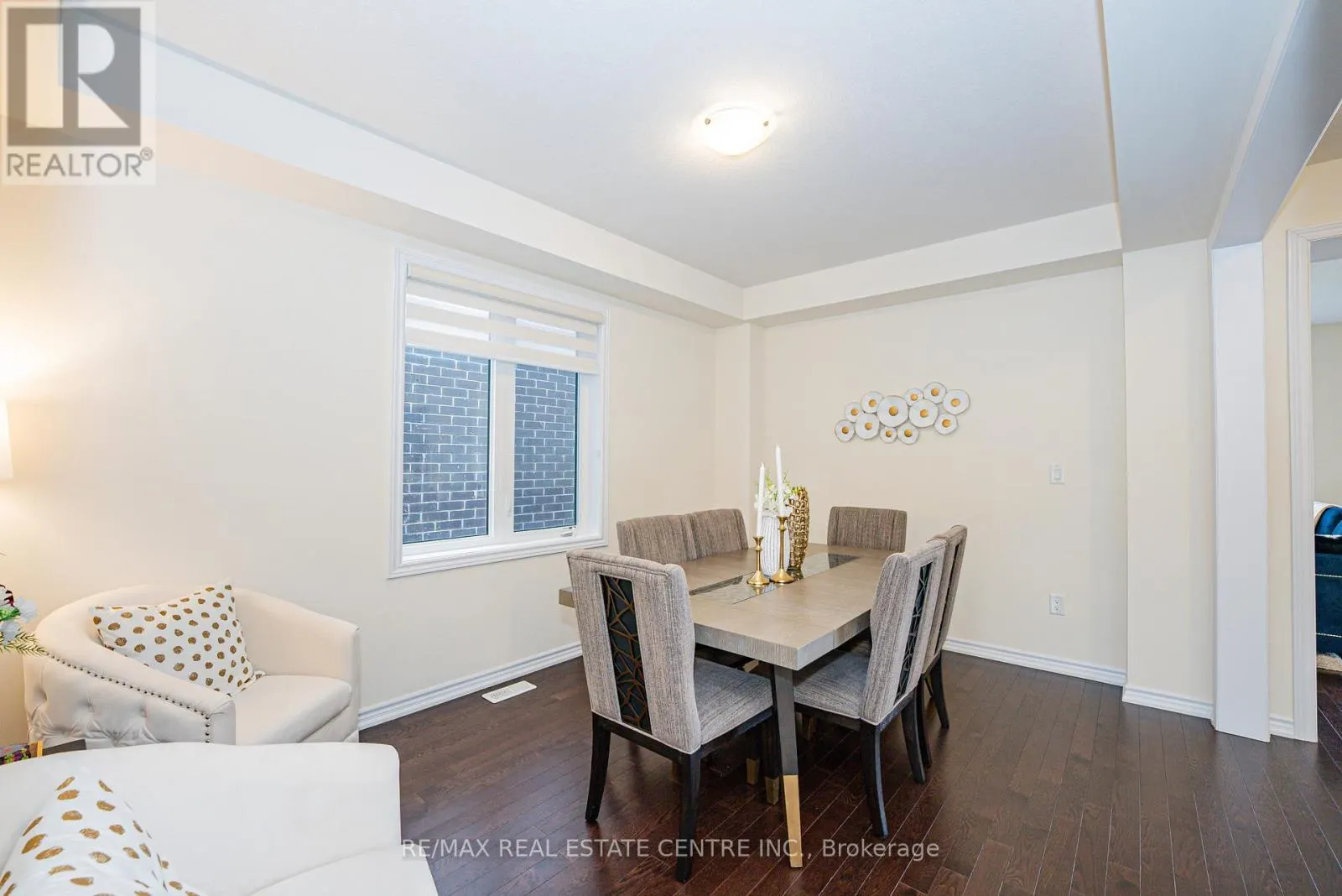 22 OAKTREE DRIVE