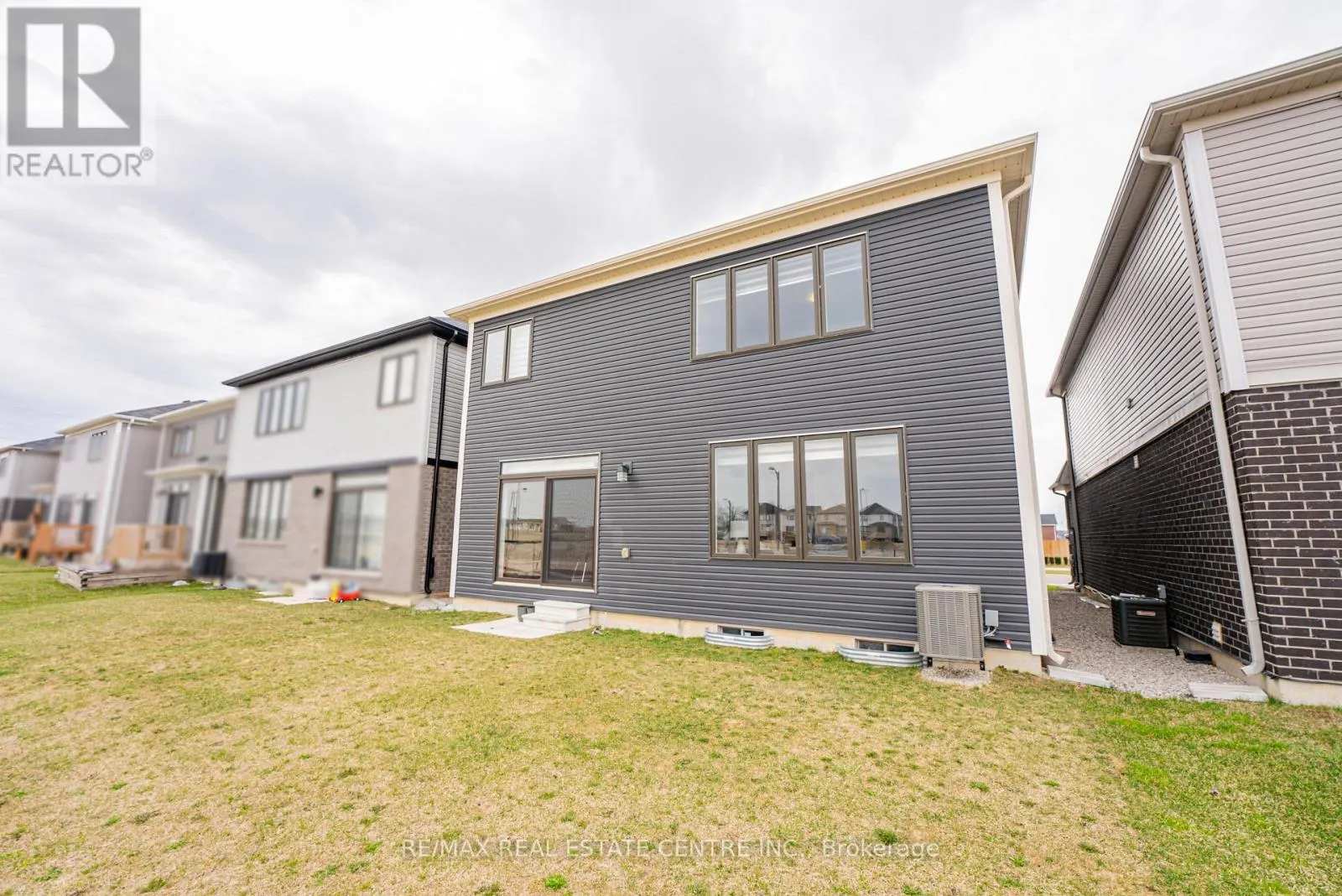 22 OAKTREE DRIVE