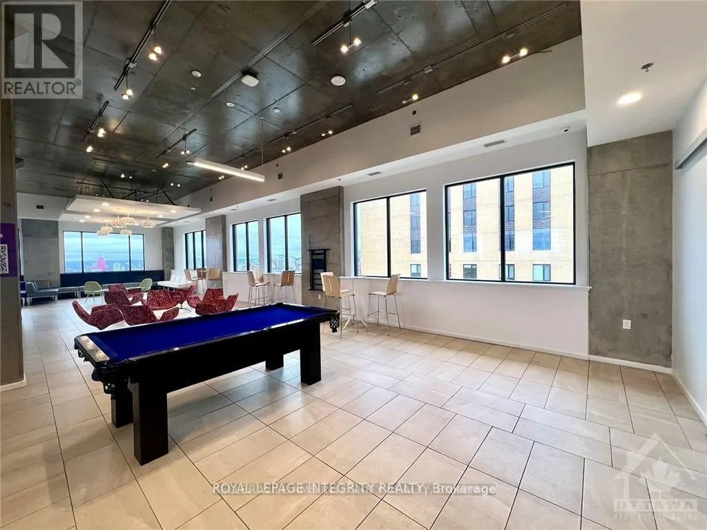 1812 - 105 CHAMPAGNE AVENUE