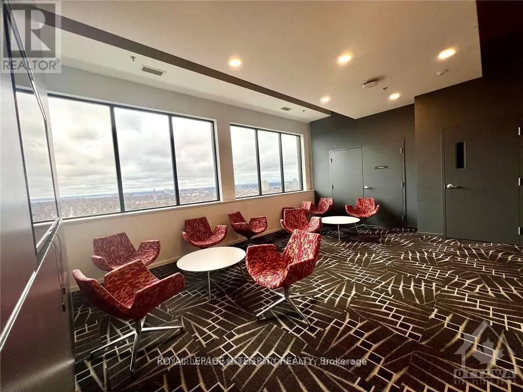 1812 - 105 CHAMPAGNE AVENUE