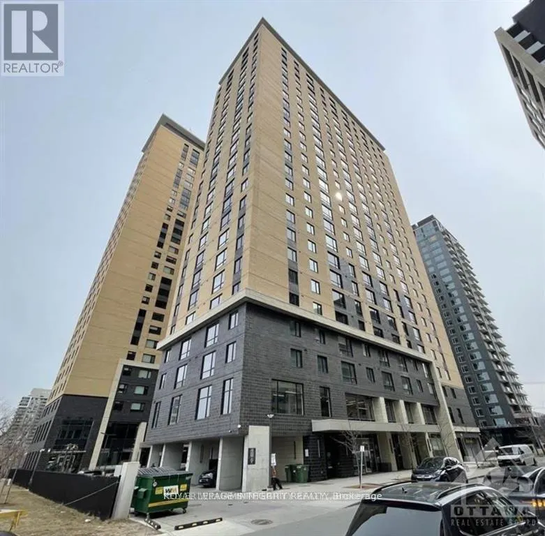 1812 - 105 CHAMPAGNE AVENUE