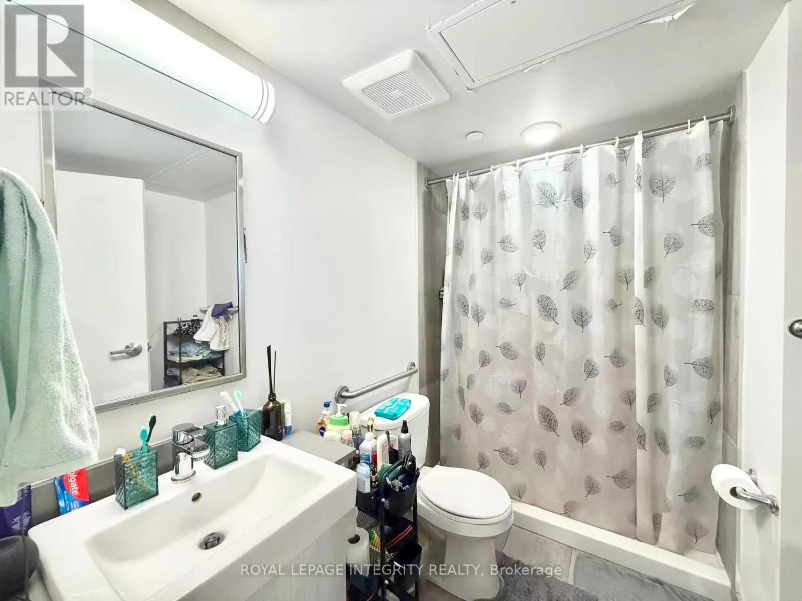 1812 - 105 CHAMPAGNE AVENUE