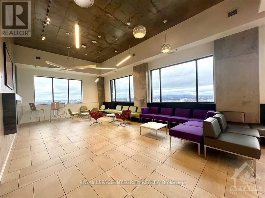 1812 - 105 CHAMPAGNE AVENUE