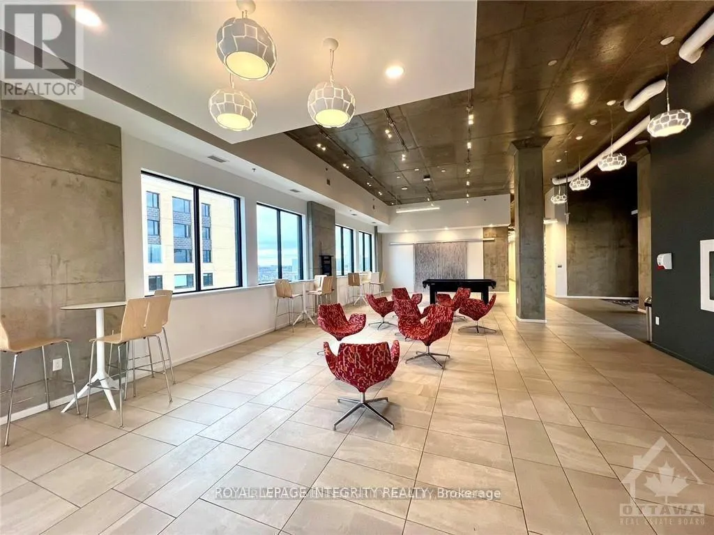 1812 - 105 CHAMPAGNE AVENUE