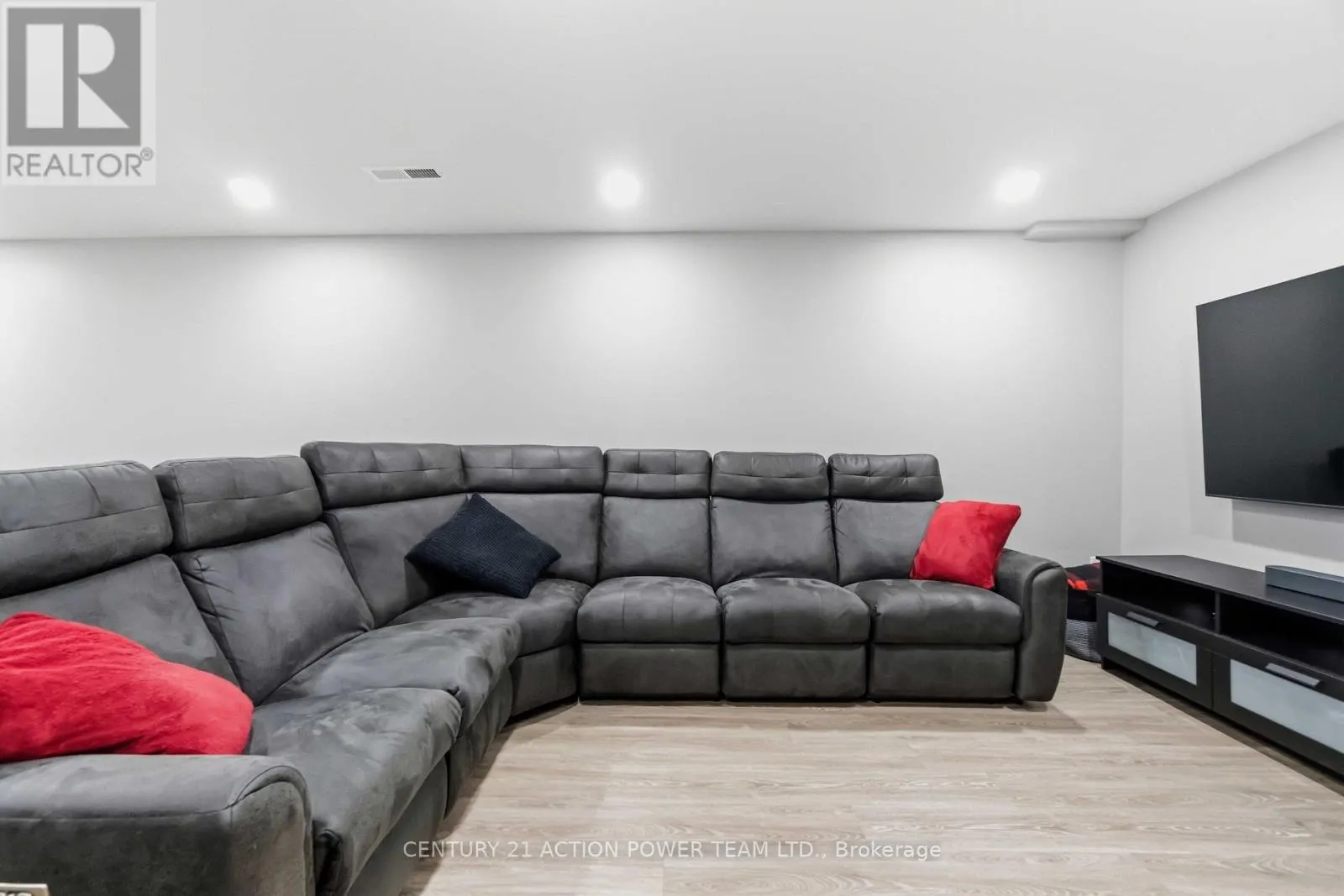 1032 SHEENBORO CRESCENT