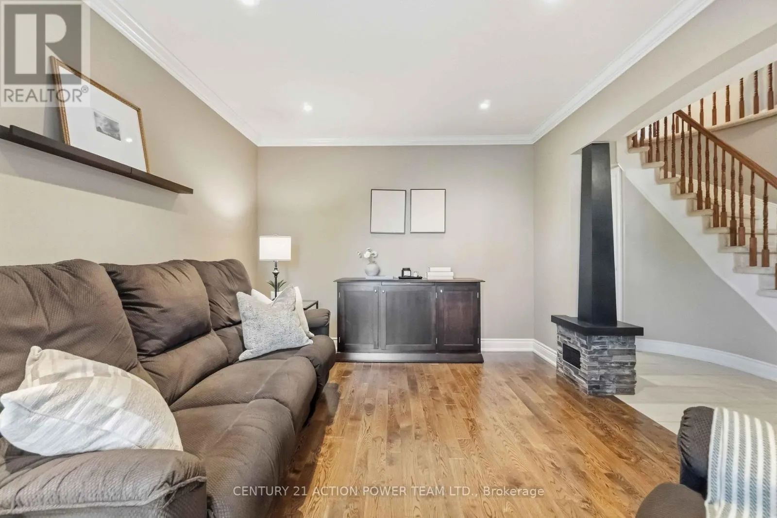 1032 SHEENBORO CRESCENT