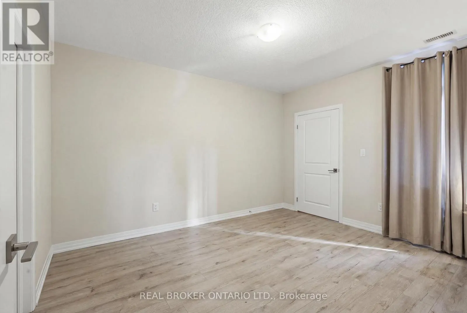 1 G - 155 THOMAS SLEE DRIVE S