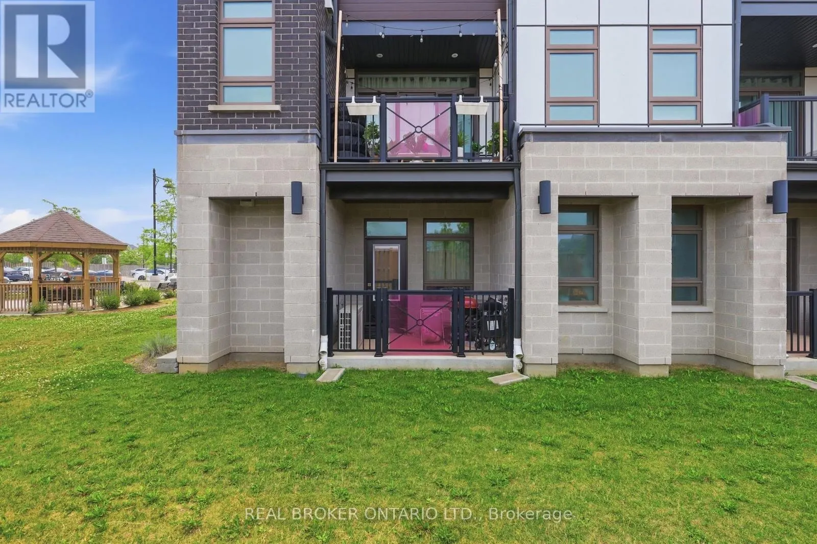 1 G - 155 THOMAS SLEE DRIVE S