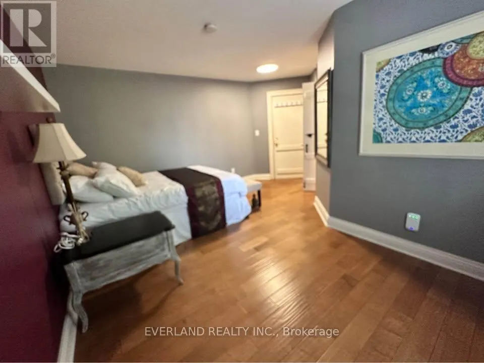 ENSUITE ROOM - 3369 ST PAUL AVENUE