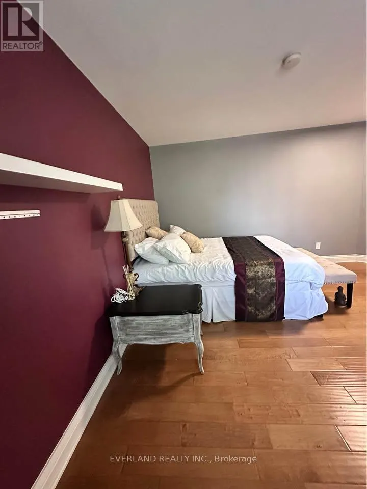 ENSUITE ROOM - 3369 ST PAUL AVENUE
