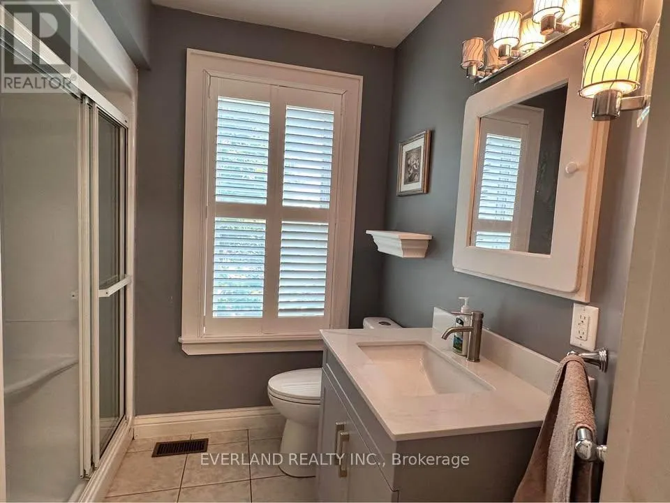ENSUITE ROOM - 3369 ST PAUL AVENUE